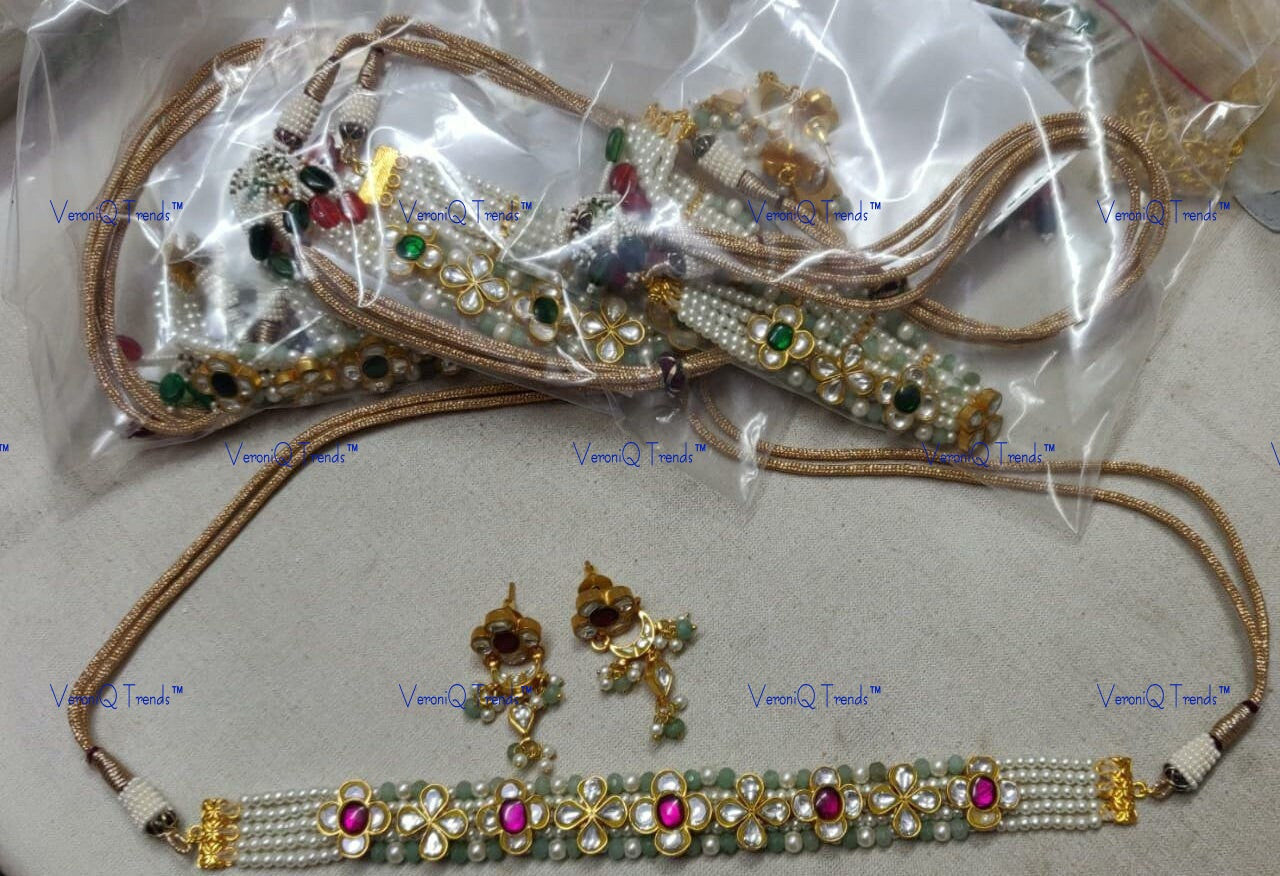VeroniQ Trends-Elegant Gold Plated Pearl Choker Necklace in Handmade Kundan-Gold Plated-Wedding Jewellery-Punjabi Jewellery-South Indian-Thappa Jewellery