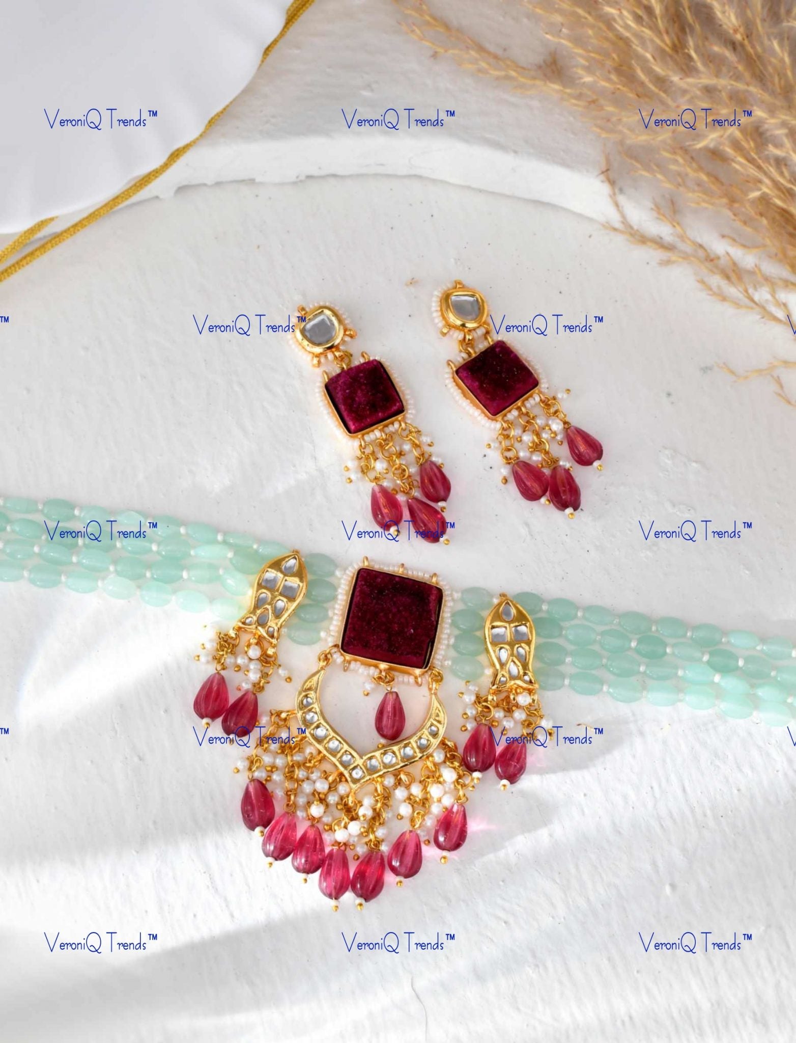 VeroniQ Trends-Beautiful Rajwadi Style Heavy Red Kundan And Meenakari Mint Green Choker Necklace Kundan-Gold Plated-Wedding Jewellery-Punjabi Jewellery-South Indian-Thappa Jewellery