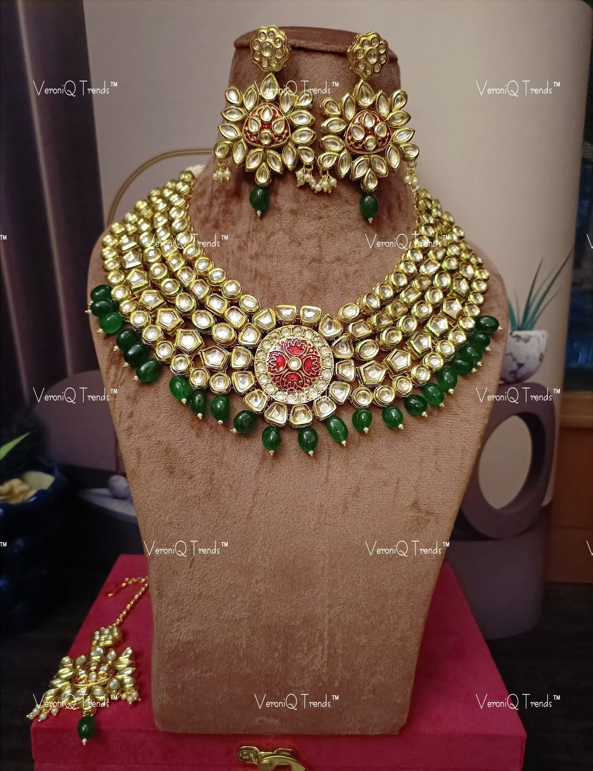 VeroniQ Trends-Elegant Bridal Gold Plated Red Meenakari Kundan Choker Necklace With Green Quartz Beads Kundan-Gold Plated-Wedding Jewellery-Punjabi Jewellery-South Indian-Thappa Jewellery