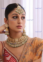 VeroniQ Trends-Gold Plated Bridal Kundan Jadau Choker Pachi Kundan Necklace With Maang Tika And Earrings Pachi Kundan-Gold Plated-Wedding Jewelry-Punjabi Jewelry-South Indian-Thappa Jewelry