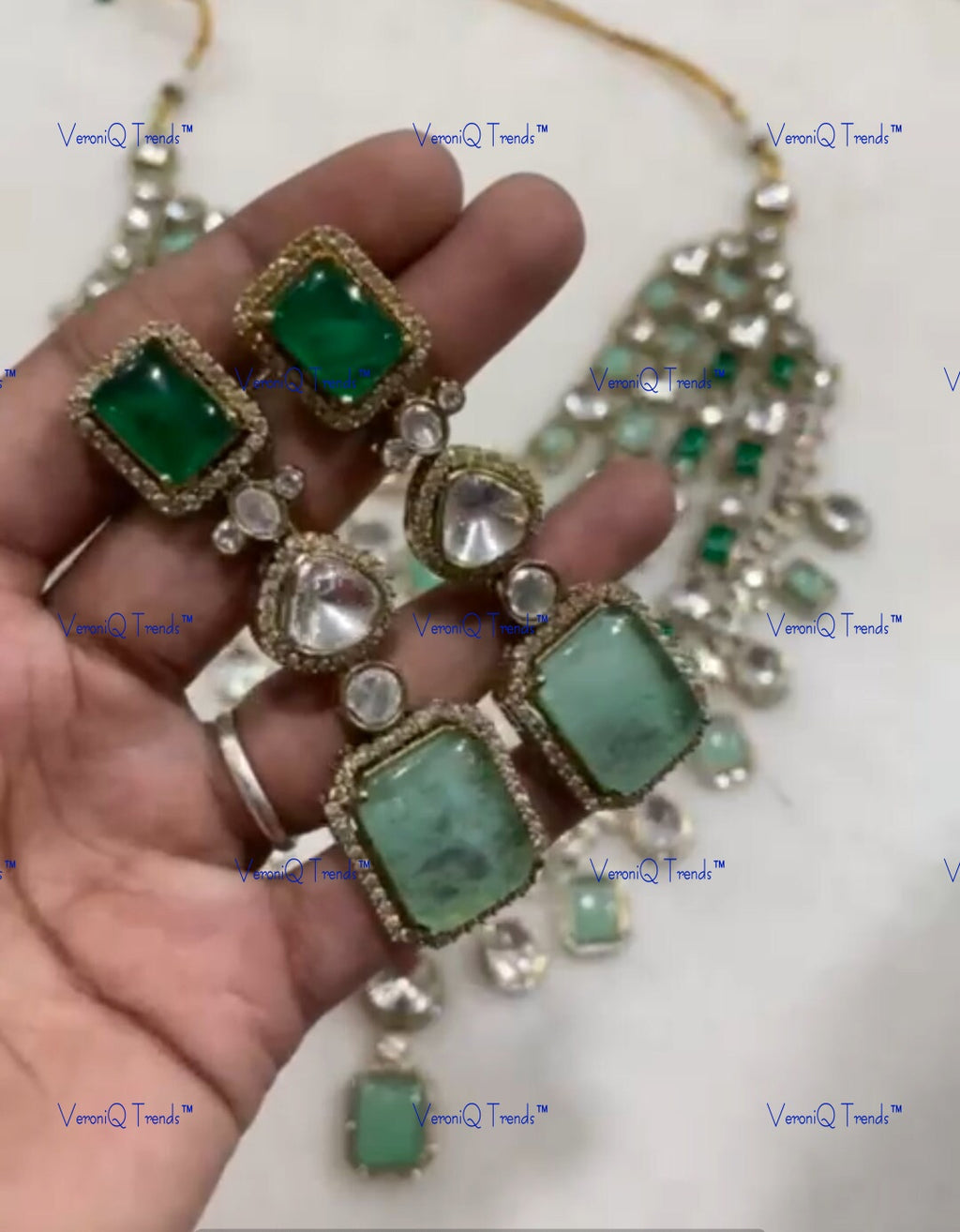 VeroniQ Trends-Elegant Bridal Emerald Green Kundan And Polki Long Necklace Kundan-Gold Plated-Wedding Jewellery-Punjabi Jewellery-South Indian-Thappa Jewellery