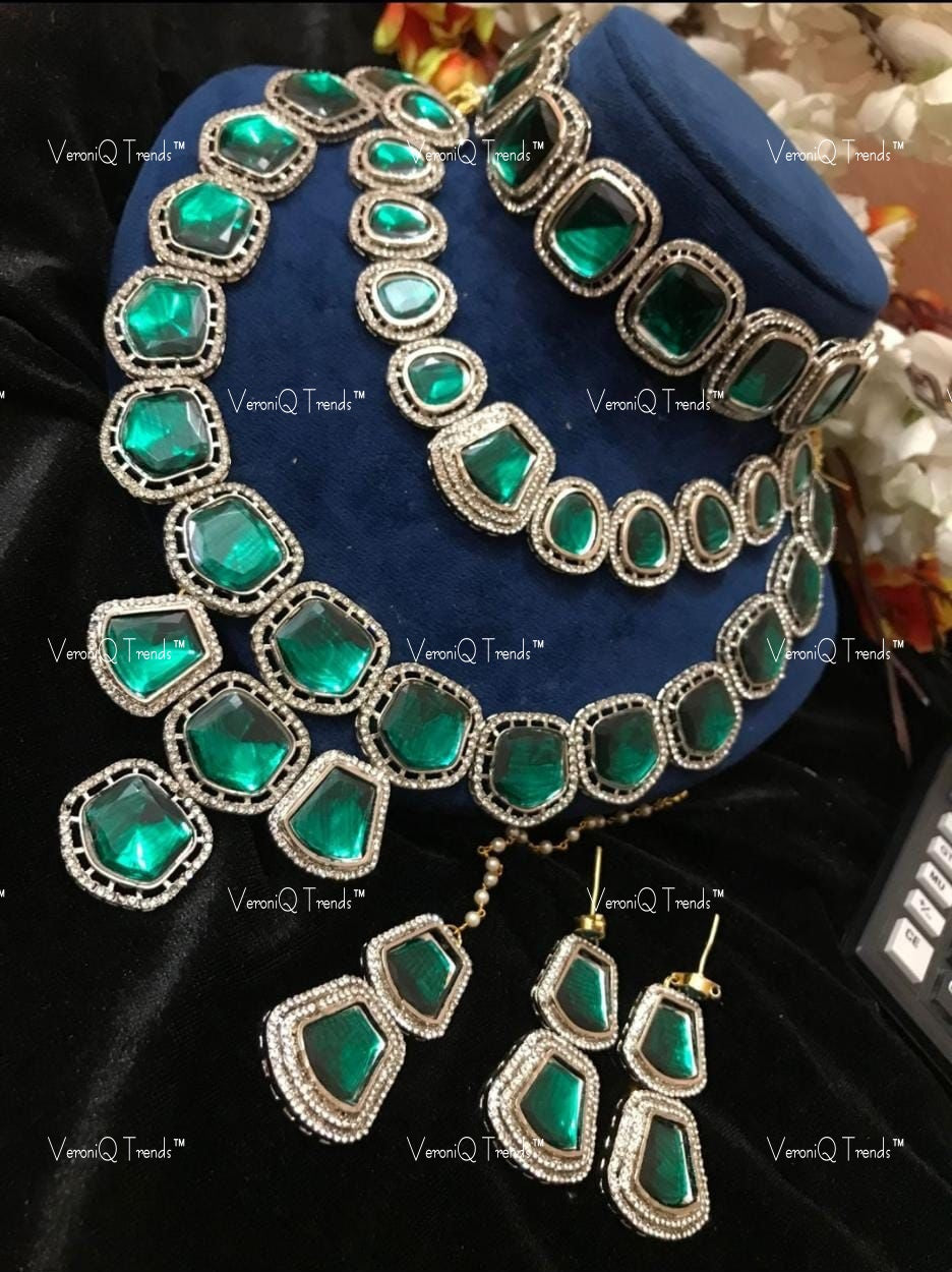 VeroniQ Trends-Bridal Emerald Green Heavy Kundan Studded Choker Necklace Kundan-Gold Plated-Wedding Jewellery-Punjabi Jewellery-South Indian-Thappa Jewellery