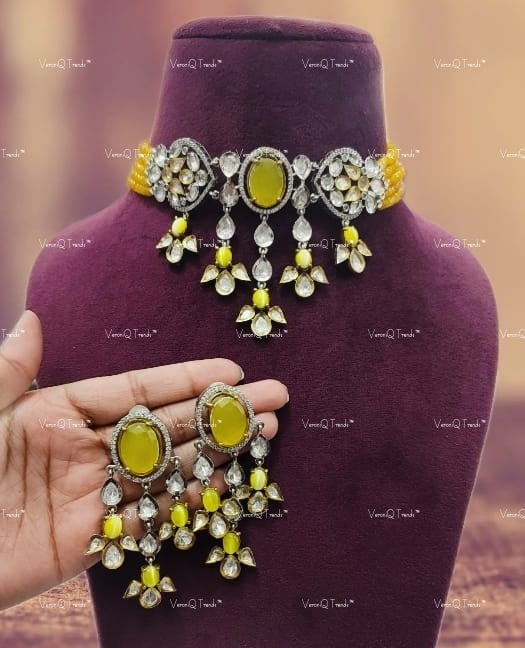 VeroniQ Trends-Victorian Style Kundan Jadau Kundan Choker Necklace Kundan-Gold Plated-Wedding Jewellery-Punjabi Jewellery-South Indian-Thappa Jewellery