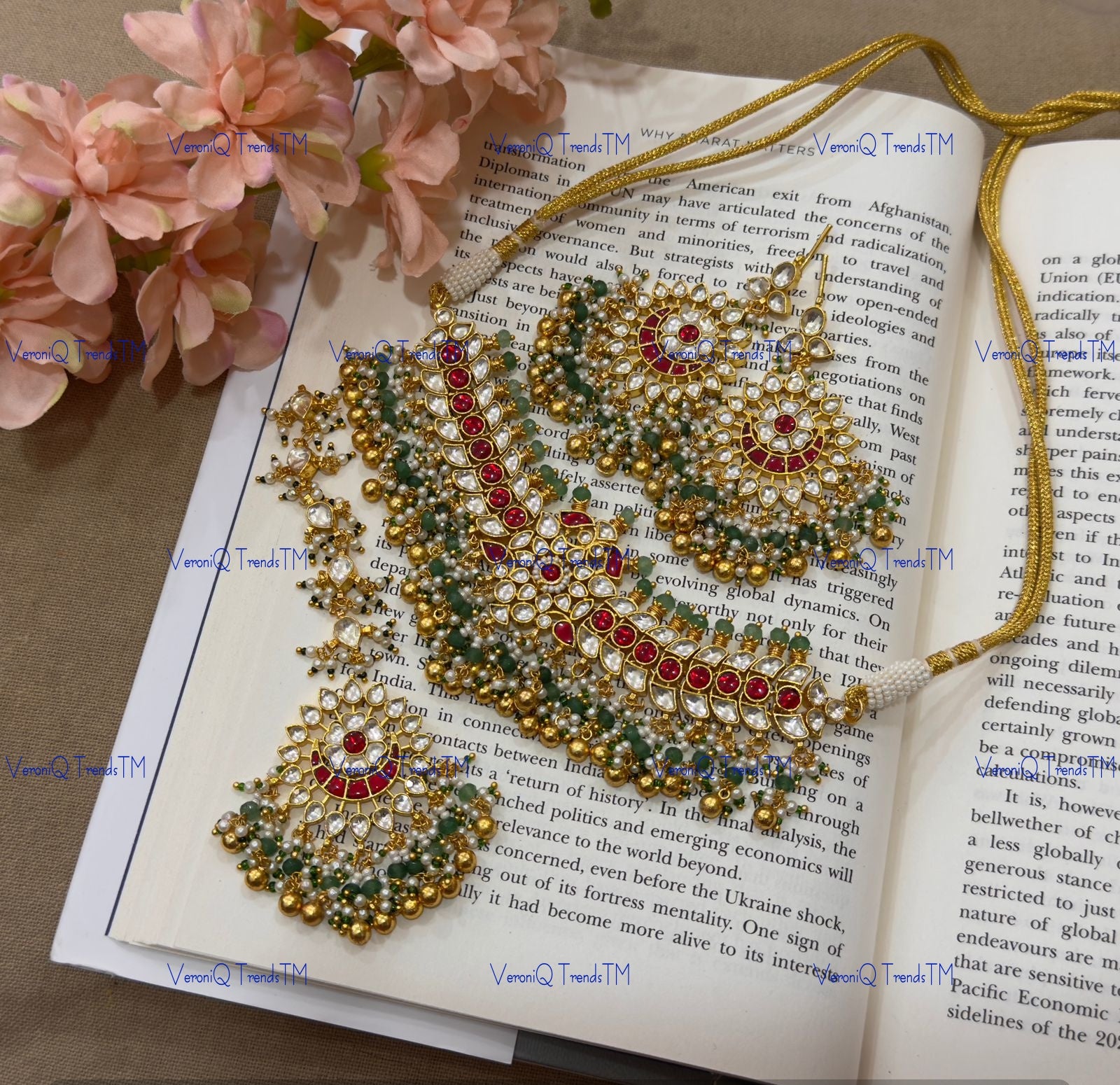 VeroniQ Trends-Traditional Bridal Pachi Kundan Choker Necklace With Maang Tika and Earrings Pachi Kundan-Gold Plated-Wedding Jewellery-Punjabi Jewellery-South Indian-Thappa Jewellery