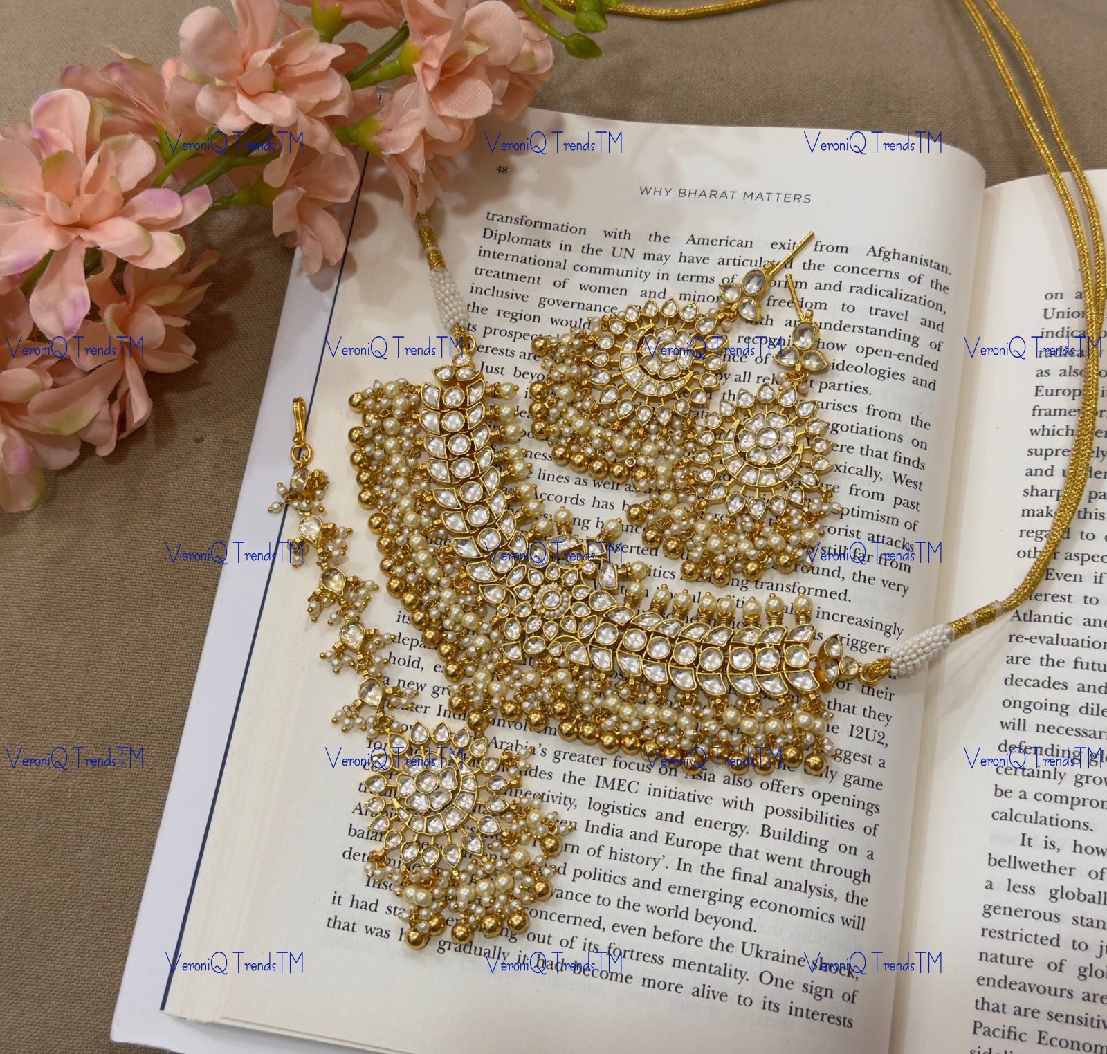 VeroniQ Trends-Traditional Bridal Pachi Kundan Choker Necklace With Maang Tika and Earrings Pachi Kundan-Gold Plated-Wedding Jewellery-Punjabi Jewellery-South Indian-Thappa Jewellery