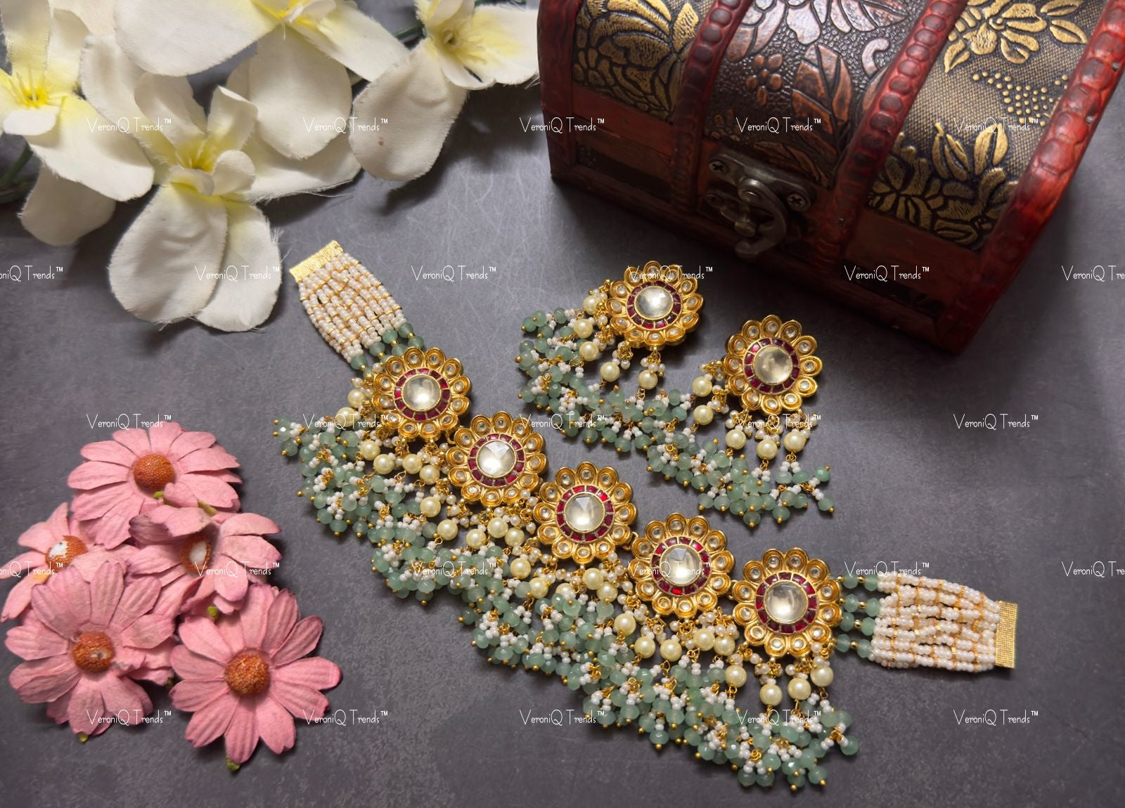 VeroniQ Trends-Traditional Bridal Pachi Kundan Choker Necklace Pachi Kundan-Gold Plated-Wedding Jewellery-Punjabi Jewellery-South Indian-Thappa Jewellery