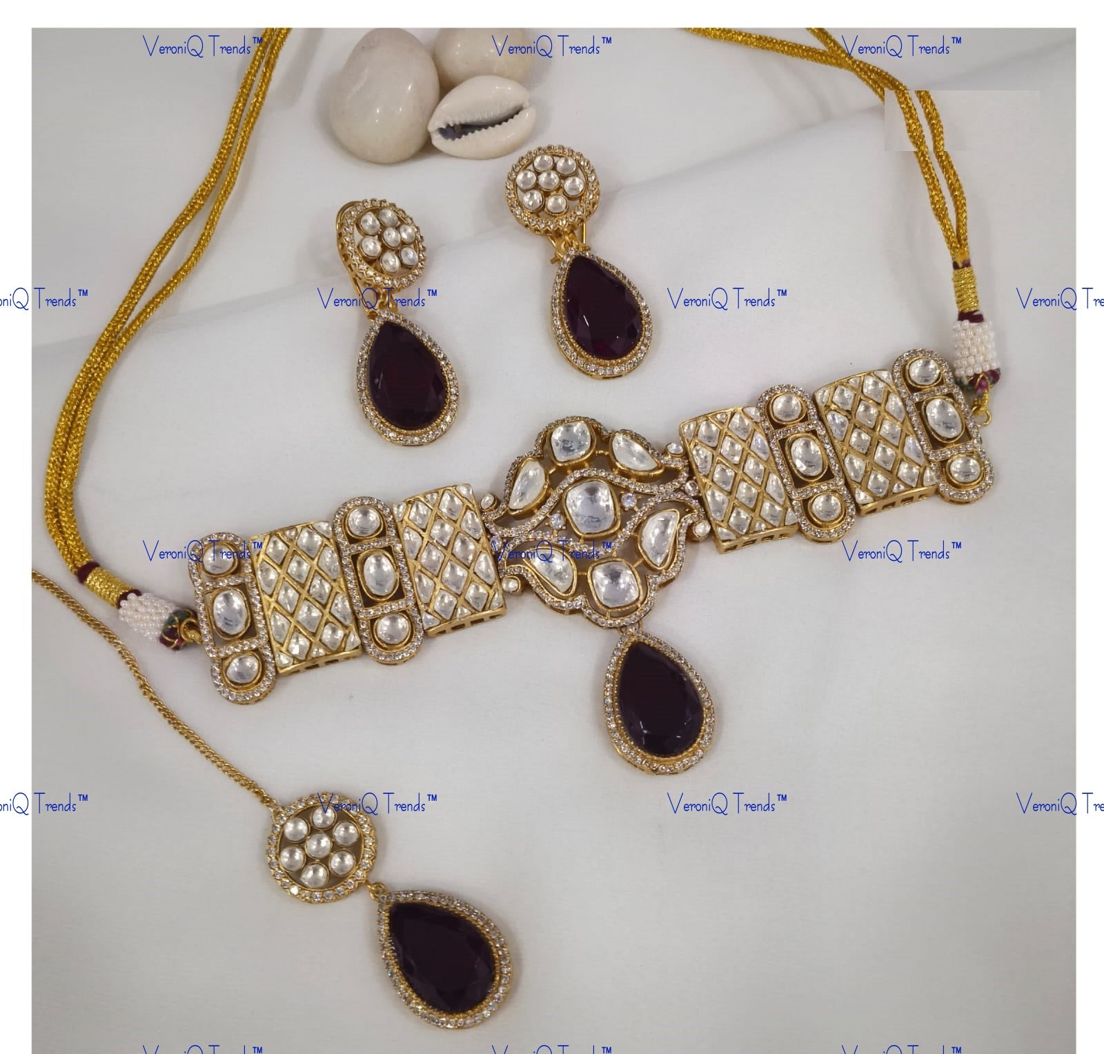 VeroniQ Trends-Traditional Black Stone And Polki Choker Necklace Polki-Gold Plated-Wedding Jewellery-Punjabi Jewellery-South Indian-Thappa Jewellery