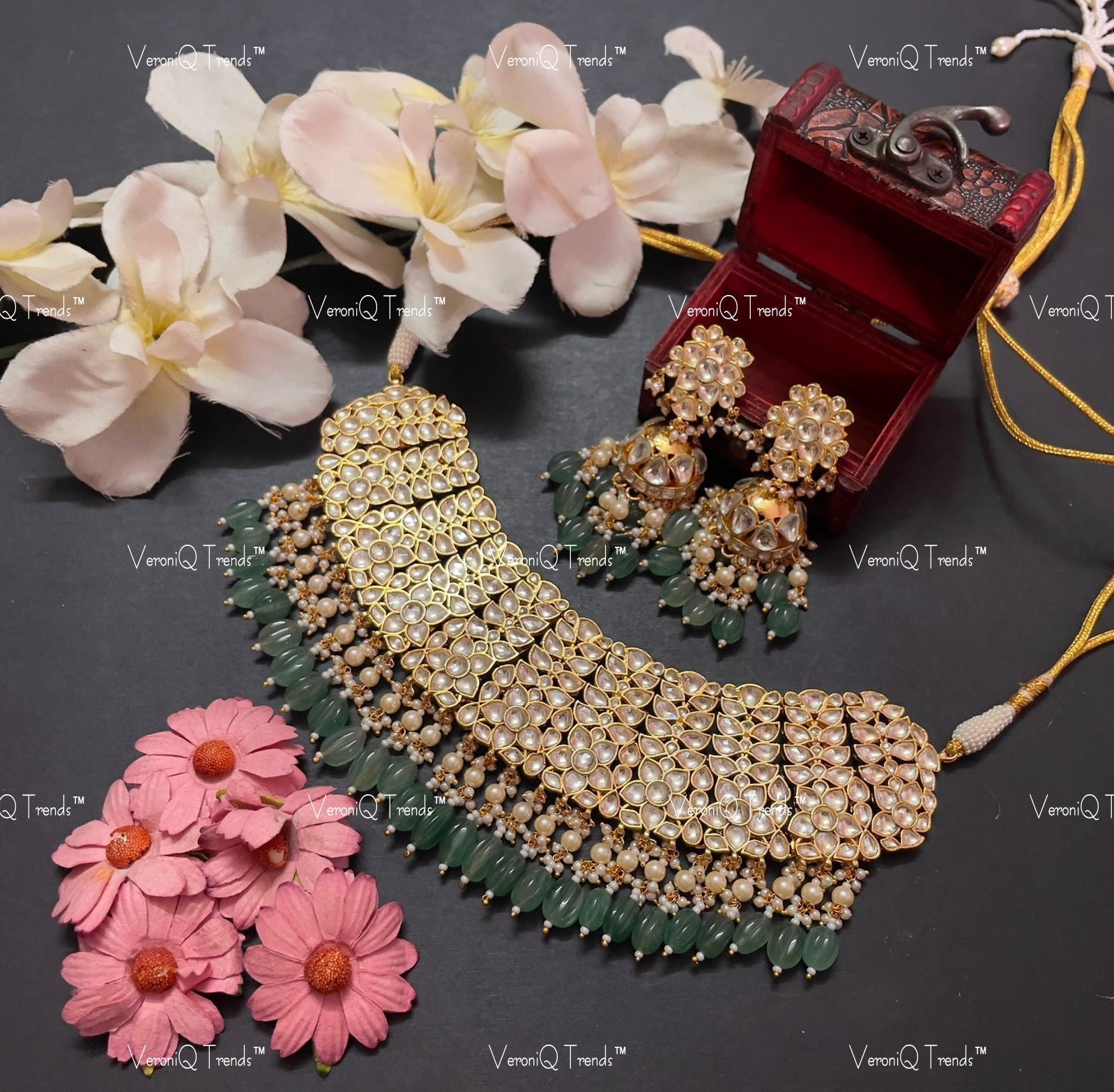VeroniQ Trends-Traditional Kundan Jadau With Green Beads Gold Plated Pachi Kundan Choker Necklace Kundan-Gold Plated-Wedding Jewellery-Punjabi Jewellery-South Indian-Thappa Jewellery