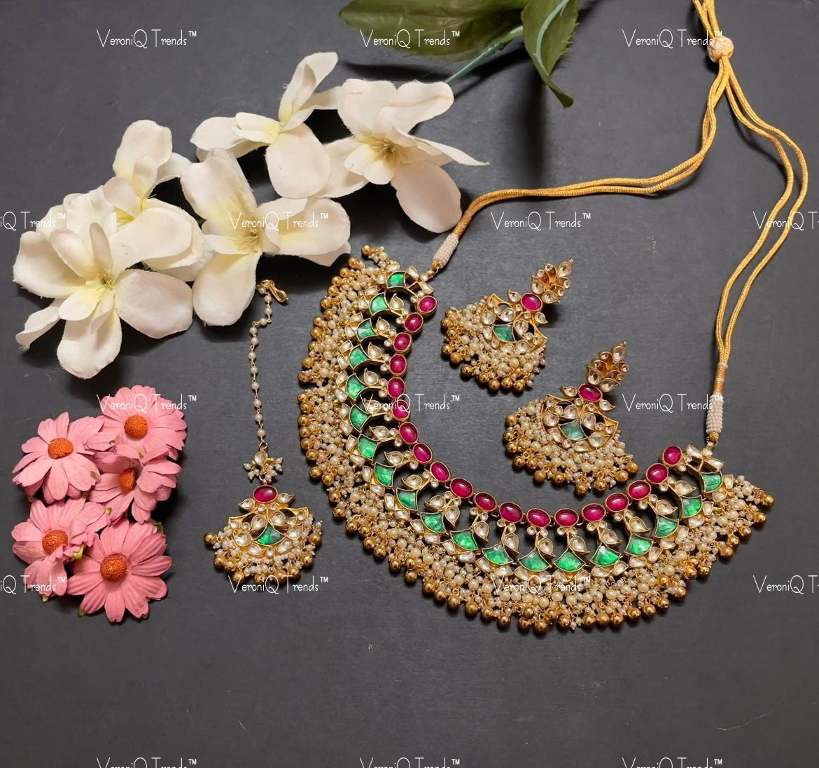 VeroniQ Trends-Traditional Gold Plated Kemp Stone Pachi Kundan Necklace With Earrings And Maang Tika Pachi Kundan-Gold Plated-Wedding Jewellery-Punjabi Jewellery-South Indian-Thappa Jewellery