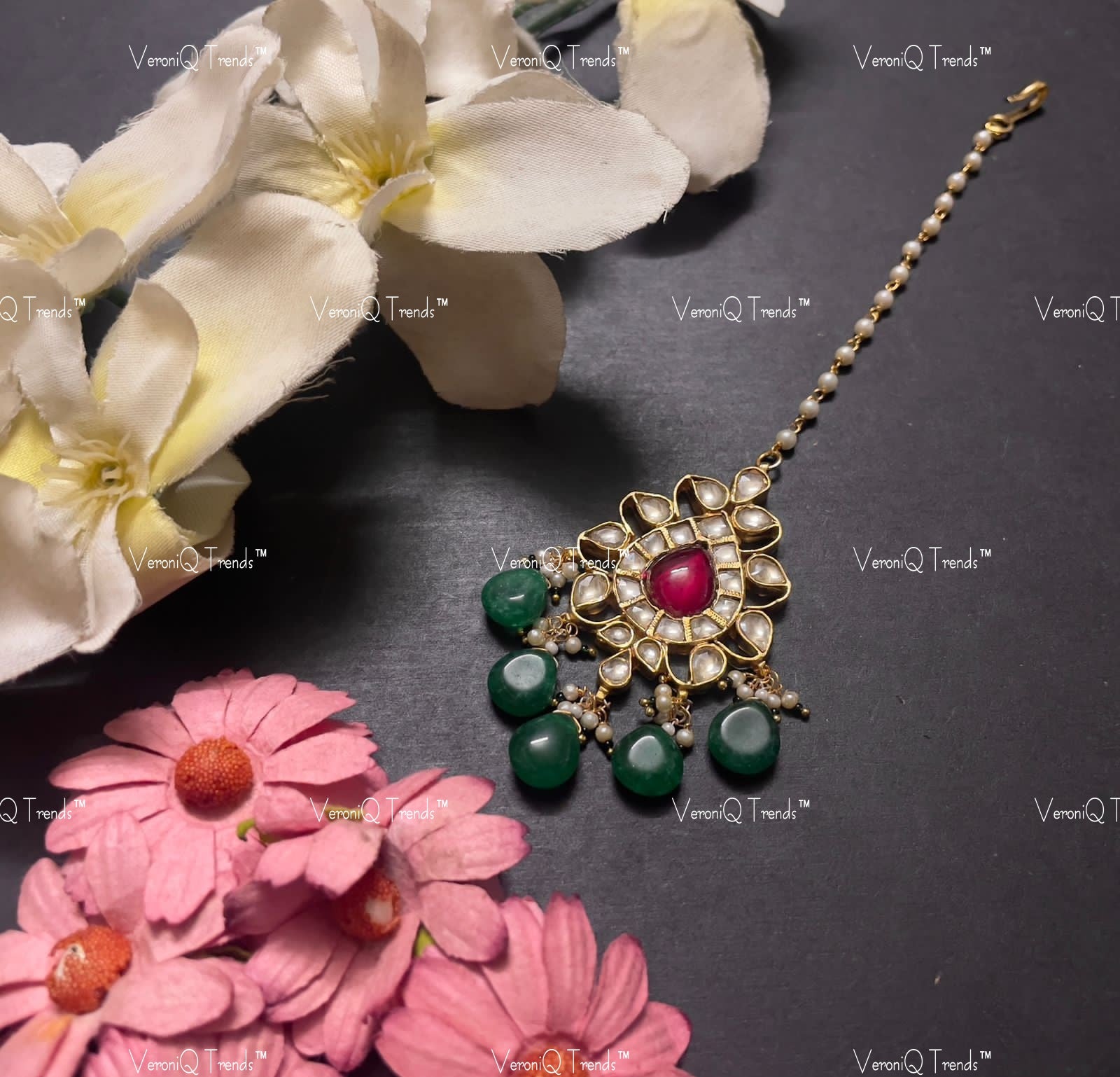 VeroniQ Trends-Gold Plated Pachi Kundan Maang Tika With Green Beads Pachi Kundan-Gold Plated-Wedding Jewellery-Punjabi Jewellery-South Indian-Thappa Jewellery