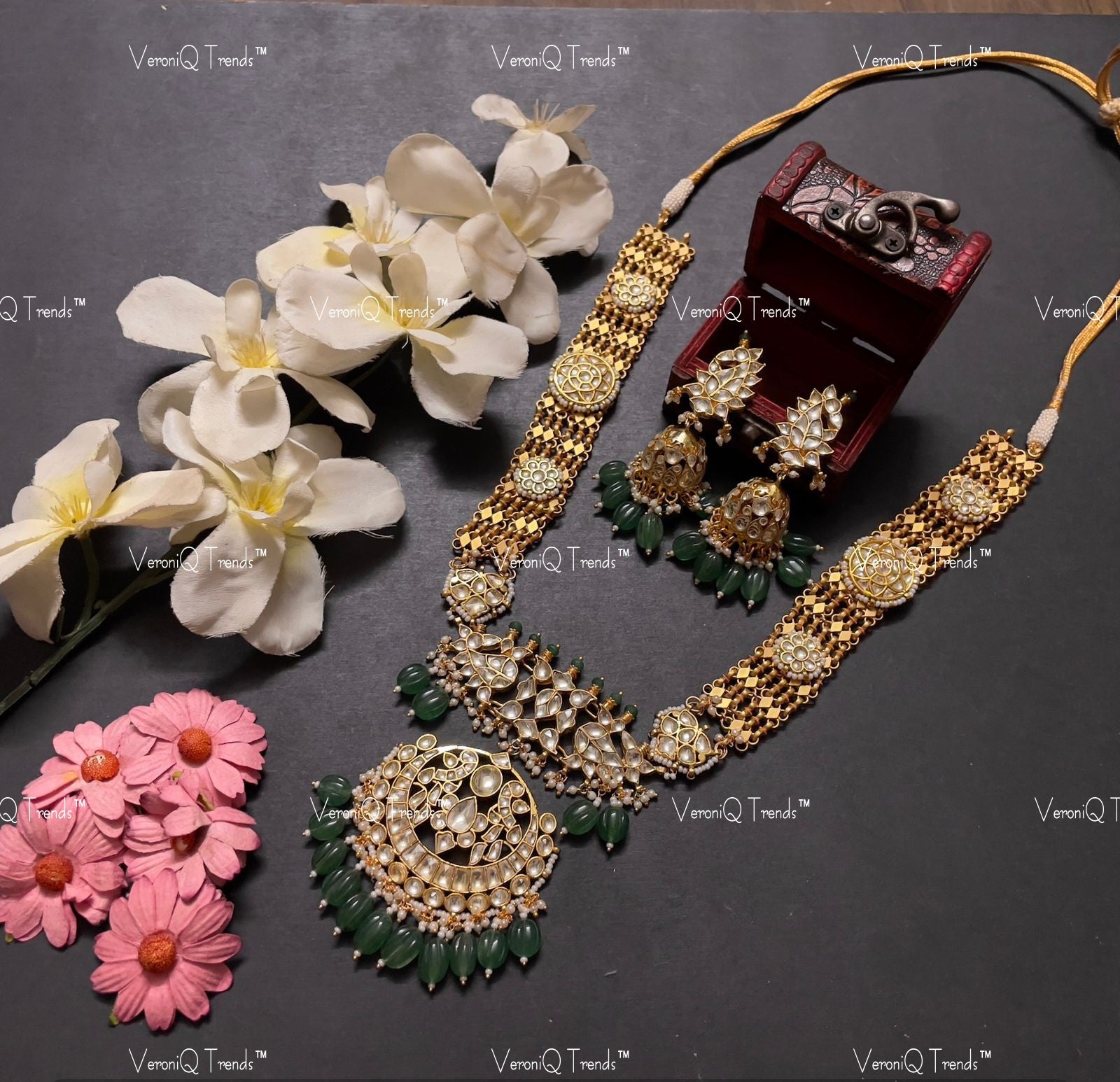 VeroniQ Trends-Gold Plated Pachi Kundan Long Necklace With Green Bead Pachi Kundan-Gold Plated-Wedding Jewellery-Punjabi Jewellery-South Indian-Thappa Jewellery