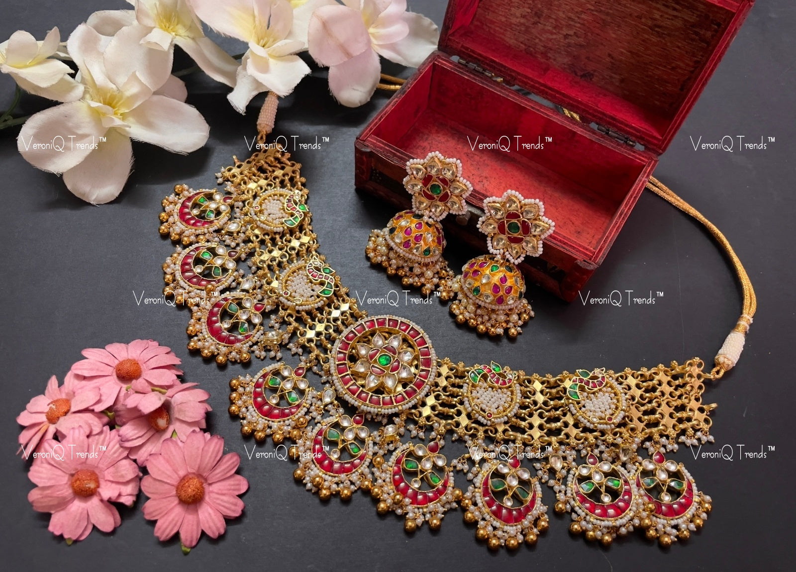 VeroniQ Trends-South Indian Temple Gold Plated Pachi Kundan Kemp Stone Necklace Pachi Kundan-Gold Plated-Wedding Jewellery-Punjabi Jewellery-South Indian-Thappa Jewellery