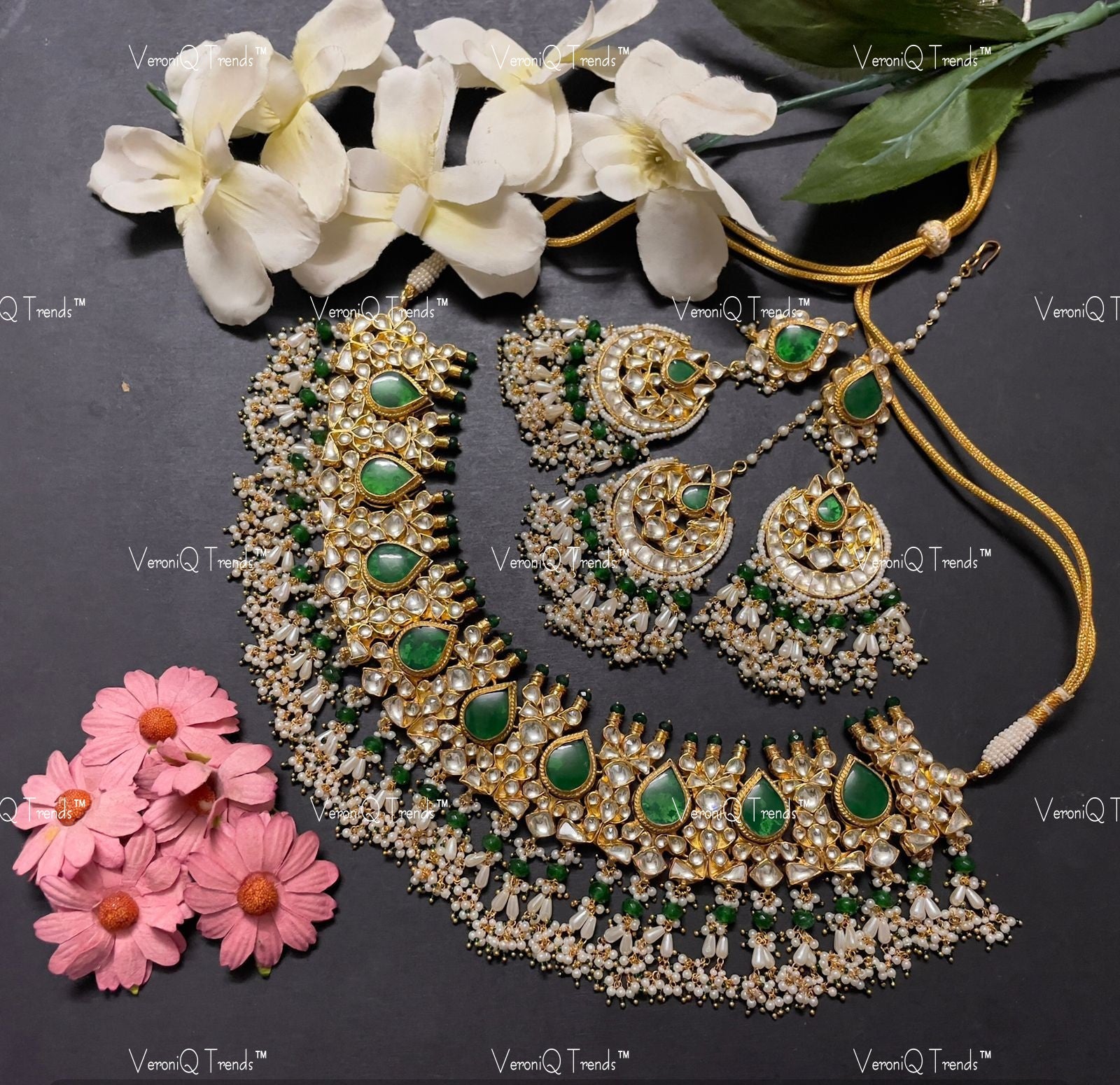 VeroniQ Trends-Royal Bridal Green Stone Gold Plated Pachi Kundan Chandbali Choker Necklace Pachi Kundan-Gold Plated-Wedding Jewellery-Punjabi Jewellery-South Indian-Thappa Jewellery