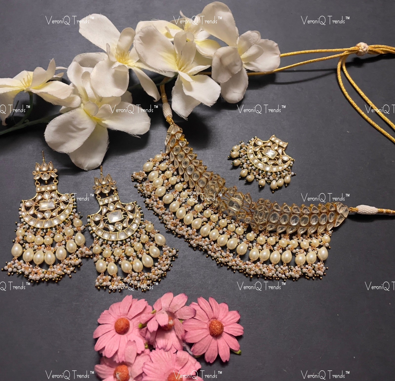 VeroniQ Trends-Traditional Kundan Jadau Gold Plated Pachi Kundan Choker Necklace With Maang Tika and Earrings Pachi Kundan-Gold Plated-Wedding Jewellery-Punjabi Jewellery-South Indian-Thappa Jewellery
