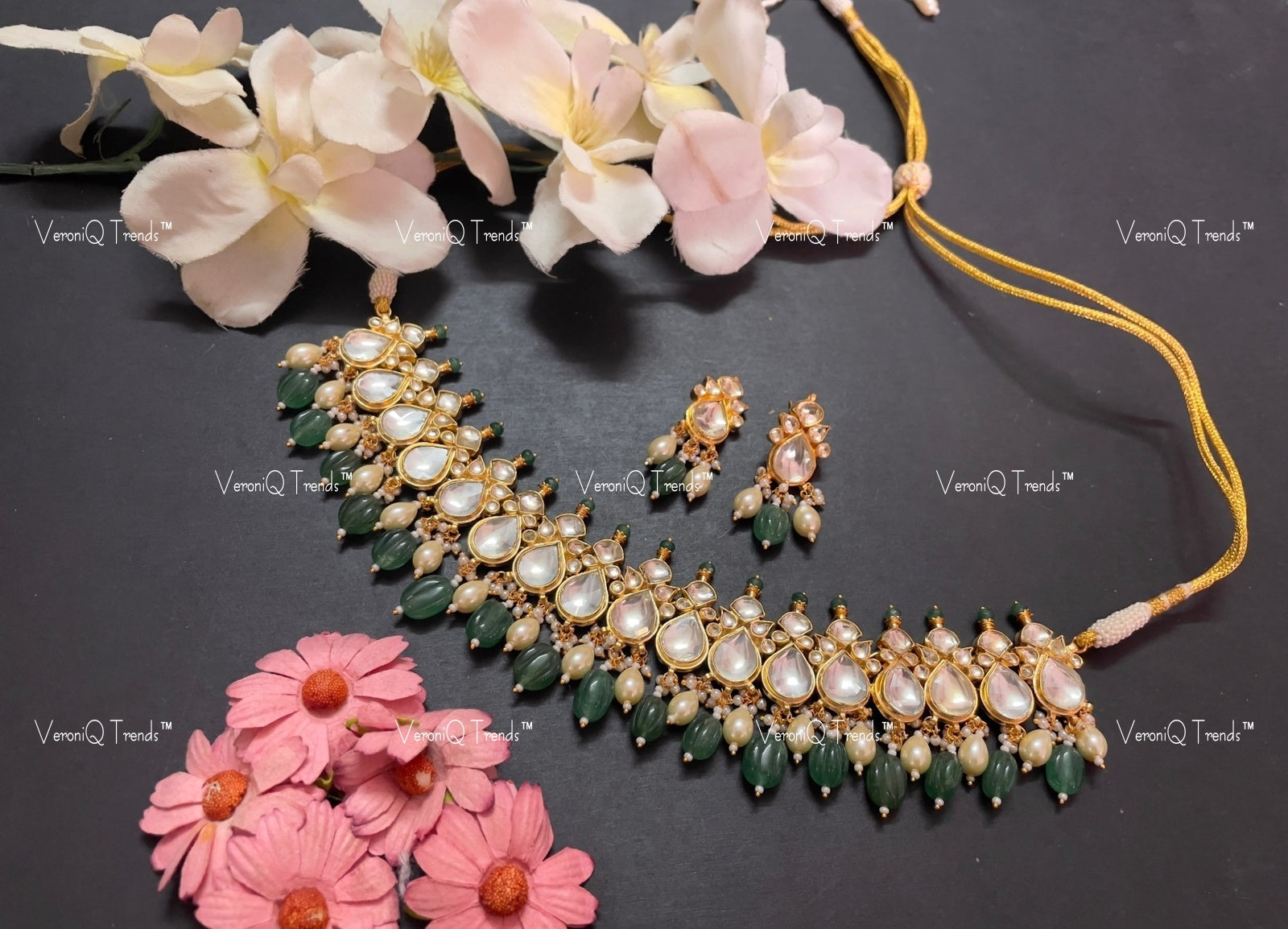 VeroniQ Trends-Royal Kundan Jadau With Green Beads Gold Plated Pachi Kundan Choker Necklace Pachi Kundan-Gold Plated-Wedding Jewellery-Punjabi Jewellery-South Indian-Thappa Jewellery