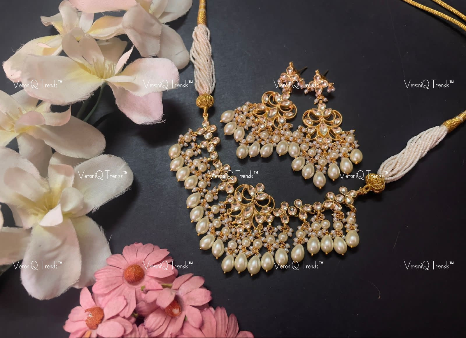 VeroniQ Trends-Traditional Kundan And Pearl Gold Plated Pachi Kundan Choker Necklace Pachi Kundan-Gold Plated-Wedding Jewellery-Punjabi Jewellery-South Indian-Thappa Jewellery