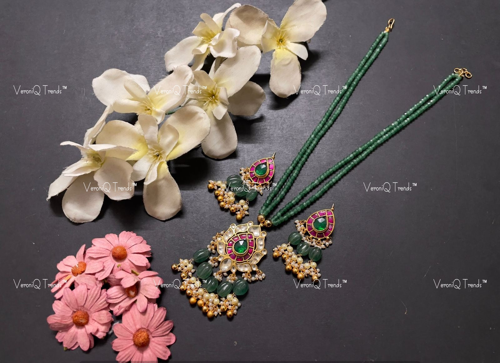 VeroniQ Trends-Traditional Green Beaded Kemp Stone Gold Plated Pachi Kundan Long Necklace Pachi Kundan-Gold Plated-Wedding Jewellery-Punjabi Jewellery-South Indian-Thappa Jewellery