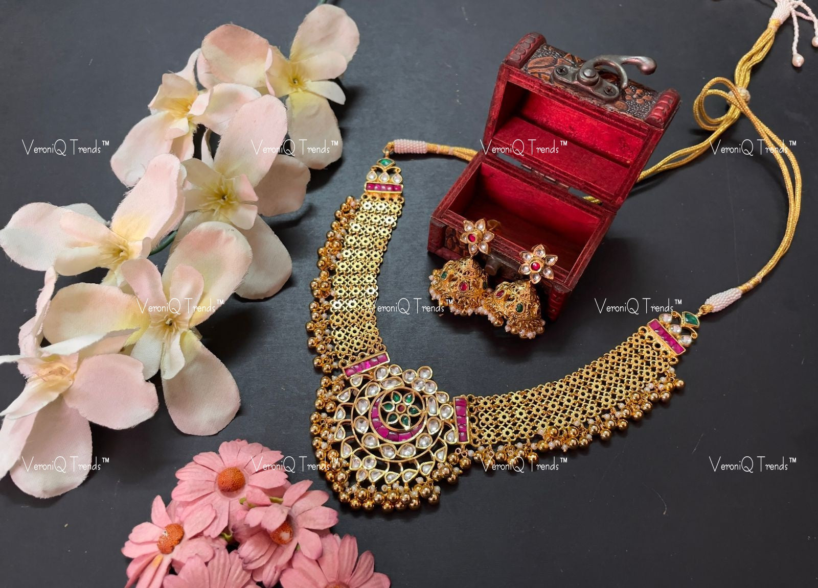 VeroniQ Trends-South Indian Kemp Stone Gold Plated Pachi Kundan Necklace Pachi Kundan-Gold Plated-Wedding Jewellery-Punjabi Jewellery-South Indian-Thappa Jewellery