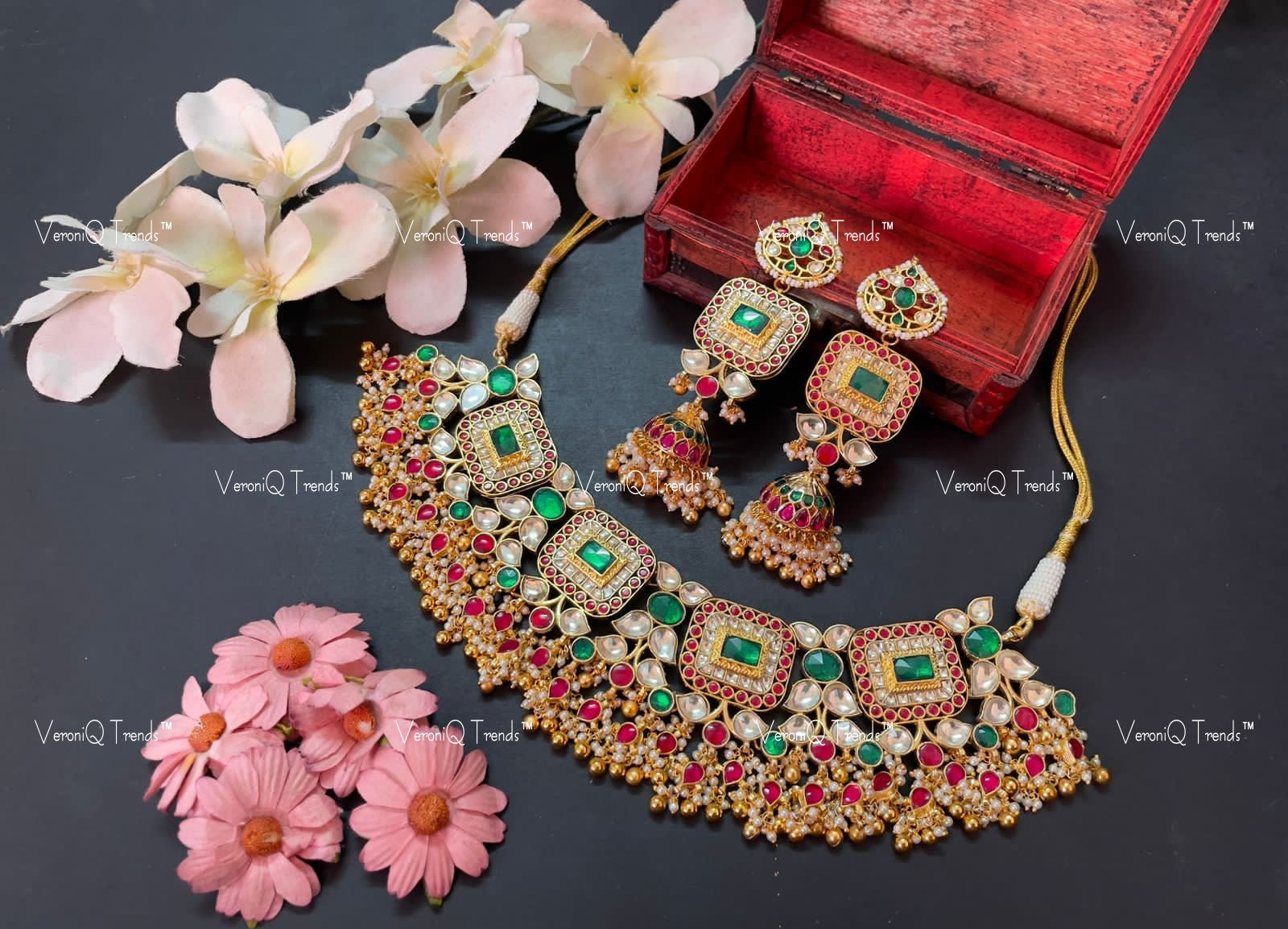 VeroniQ Trends-Elegant South Indian Kemp Stone Gold Plated Pachi Kundan Choker Necklace Pachi Kundan-Gold Plated-Wedding Jewellery-Punjabi Jewellery-South Indian-Thappa Jewellery