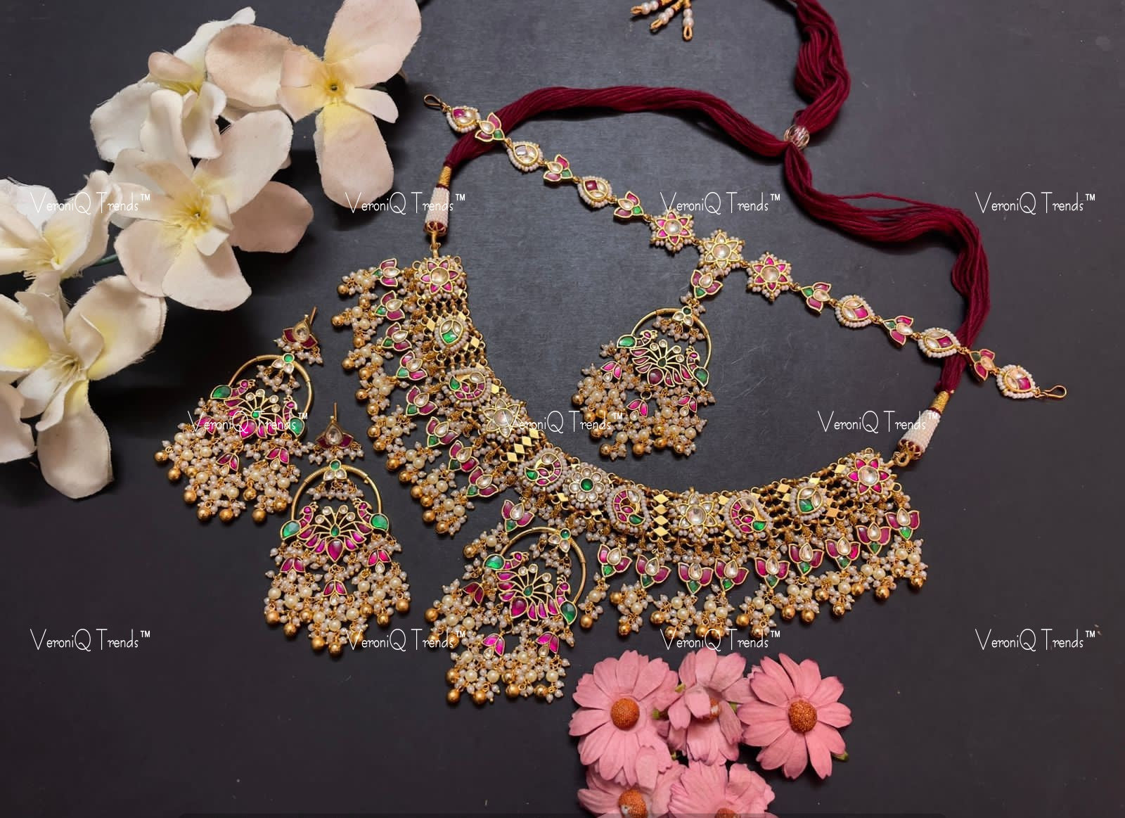 VeroniQ Trends-South Indian Kemp Stone Gold Plated Pachi Kundan Necklace With Earrings And Matha Patti Pachi Kundan-Gold Plated-Wedding Jewellery-Punjabi Jewellery-South Indian-Thappa Jewellery