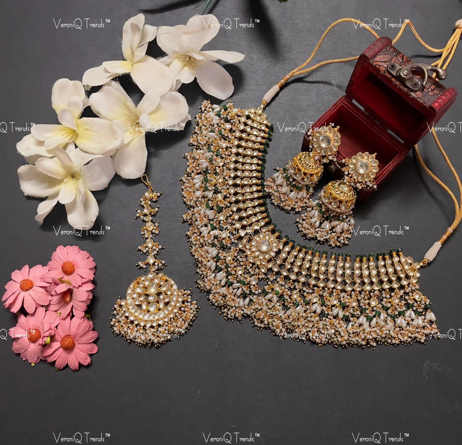 VeroniQ Trends-Traditional Gold Plated Pachi Kundan Jadau Necklace Pachi Kundan-Gold Plated-Wedding Jewellery-Punjabi Jewellery-South Indian-Thappa Jewellery