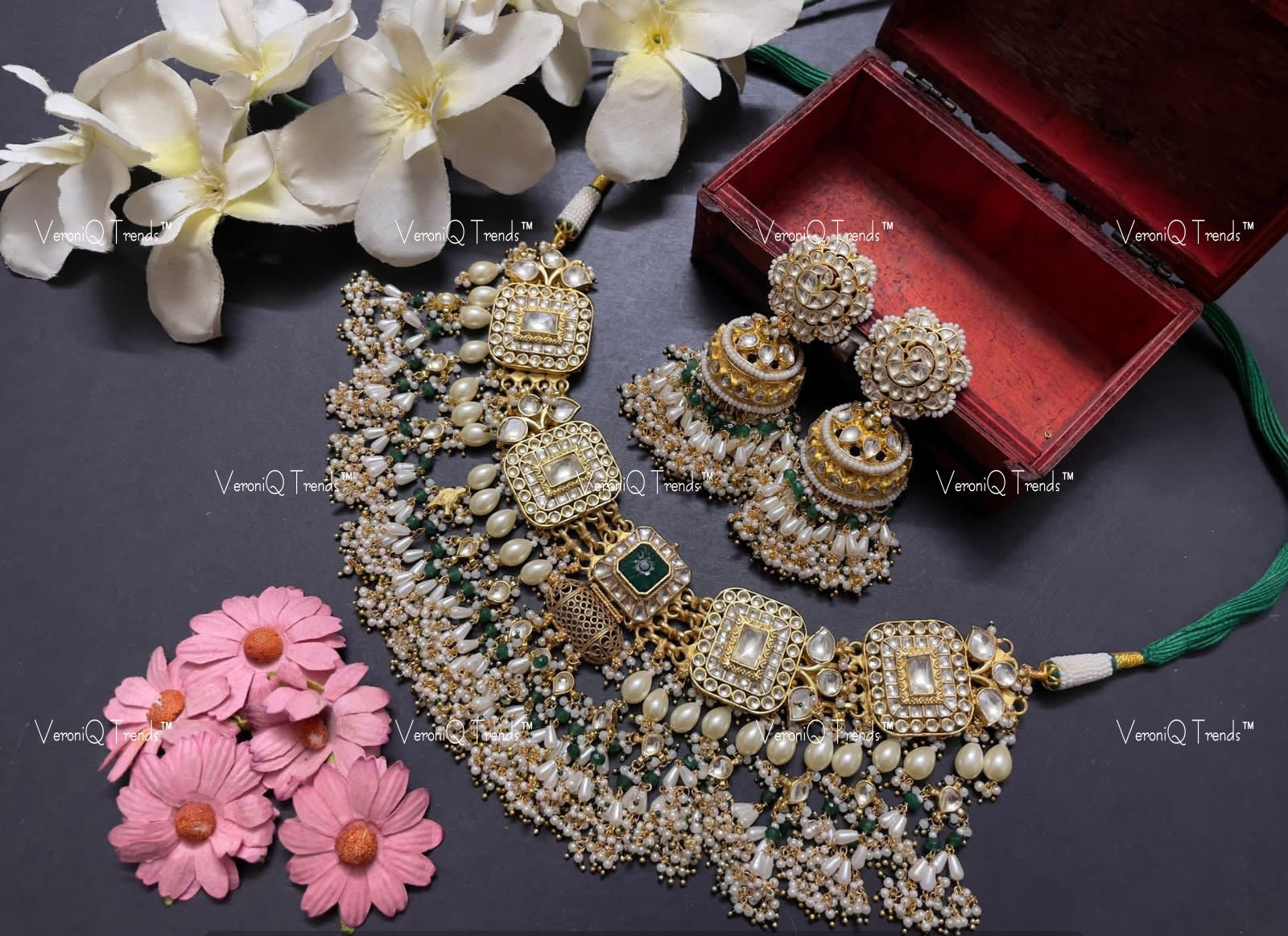 VeroniQ Trends-Rajwadi Style Green Color Gold Plated Pachi Kundan Necklace Pachi Kundan-Gold Plated-Wedding Jewellery-Punjabi Jewellery-South Indian-Thappa Jewellery