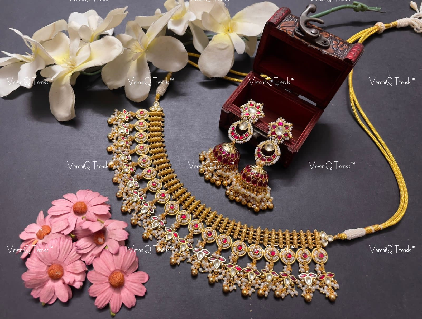 VeroniQ Trends-South Indian Kemp Stone Gold Plated Pachi Kundan Choker Necklace Pachi Kundan-Gold Plated-Wedding Jewellery-Punjabi Jewellery-South Indian-Thappa Jewellery