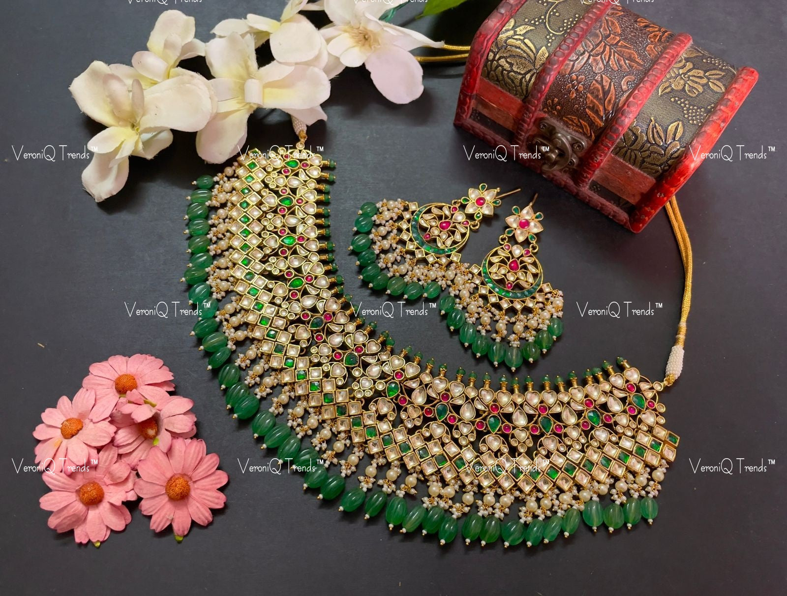 VeroniQ Trends-Kemp Stone Pachi Kundan Gold Plated Necklace With Green Beads Pachi Kundan-Gold Plated-Wedding Jewellery-Punjabi Jewellery-South Indian-Thappa Jewellery