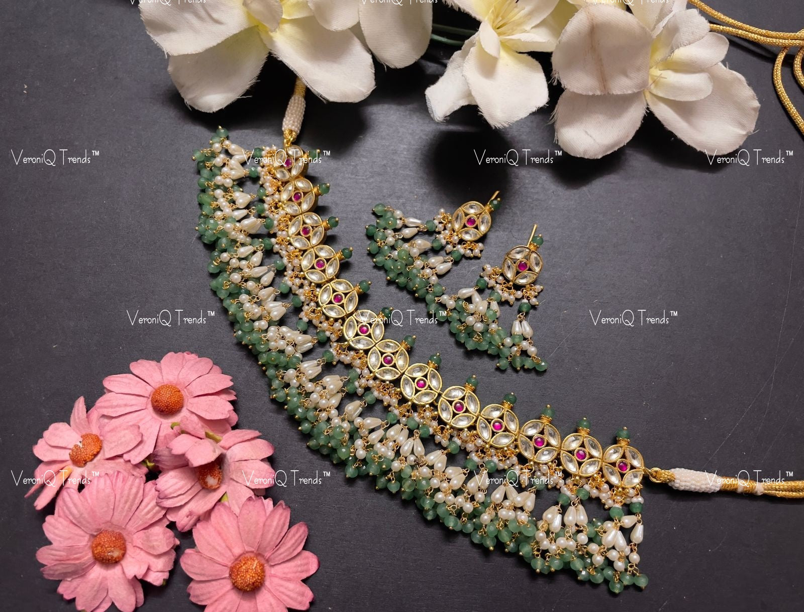 VeroniQ Trends-Traditional Green Color Gold Plated Kemp Stone Pachi Kundan Choker Necklace Pachi Kundan-Gold Plated-Wedding Jewellery-Punjabi Jewellery-South Indian-Thappa Jewellery