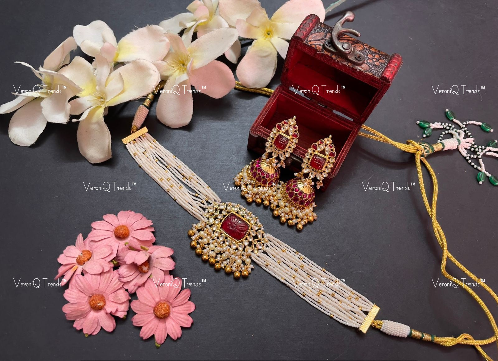 VeroniQ Trends-Red Carved Stone Gold Plated Pachi Kundan Choker Necklace Pachi Kundan-Gold Plated-Wedding Jewellery-Punjabi Jewellery-South Indian-Thappa Jewellery
