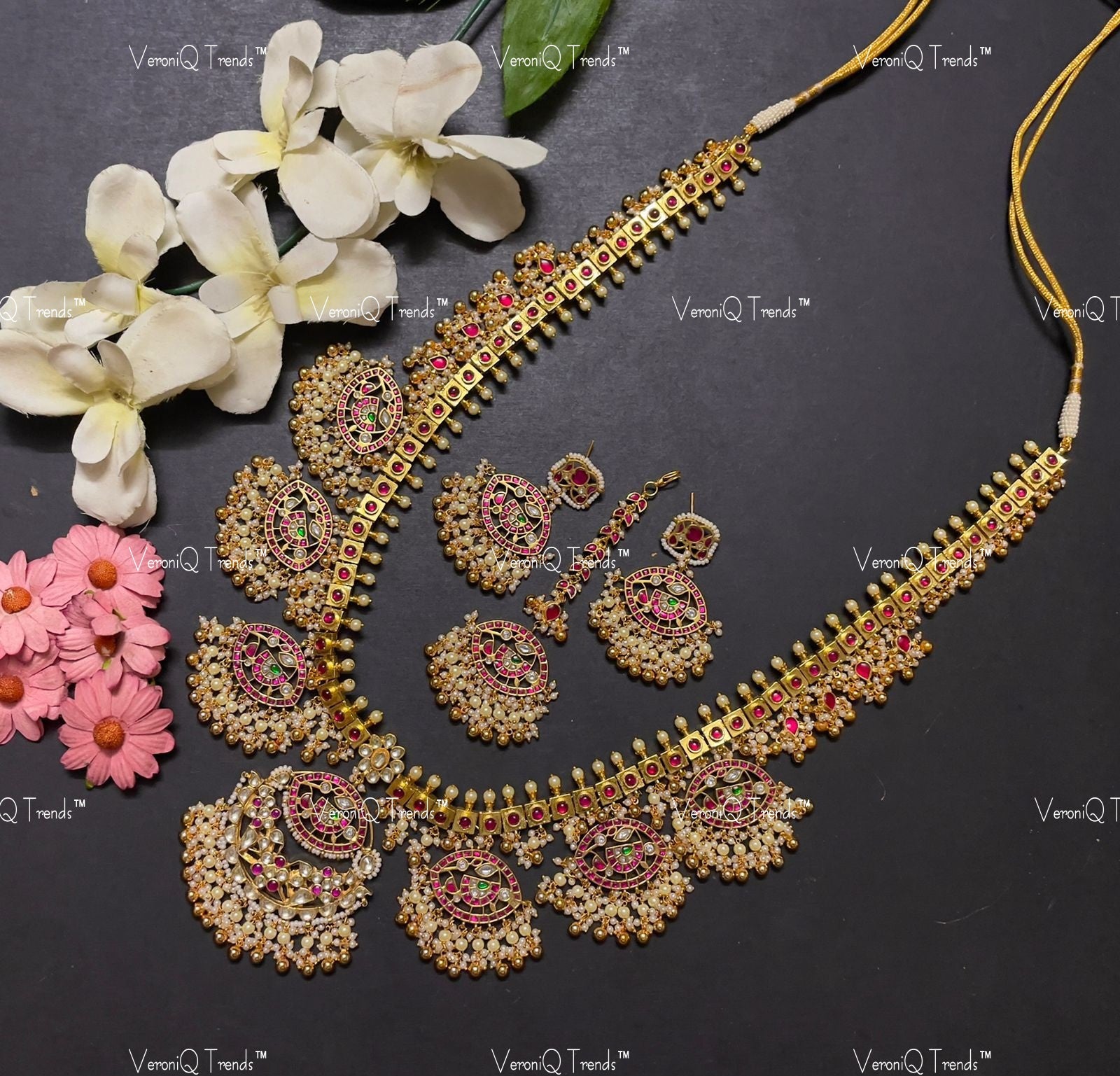 VeroniQ Trends-South Indian Gold Plated Kemp Stone Pachi Kundan Guttupusulu Necklace Pachi Kundan-Gold Plated-Wedding Jewellery-Punjabi Jewellery-South Indian-Thappa Jewellery