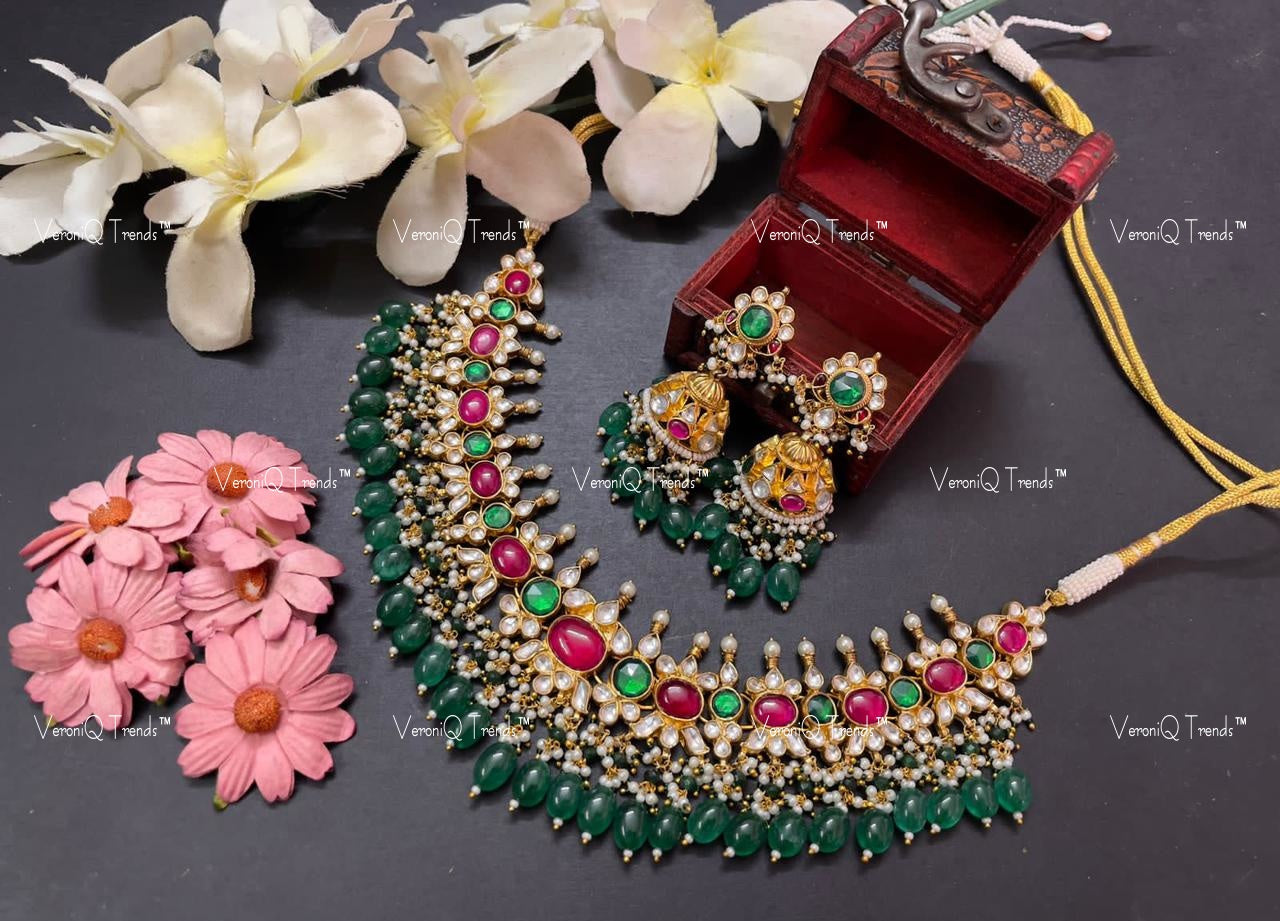 VeroniQ Trends-Rajwadi Kemp Stone Gold Plated Pachi Kundan Necklace With Green Beads Pachi Kundan-Gold Plated-Wedding Jewellery-Punjabi Jewellery-South Indian-Thappa Jewellery