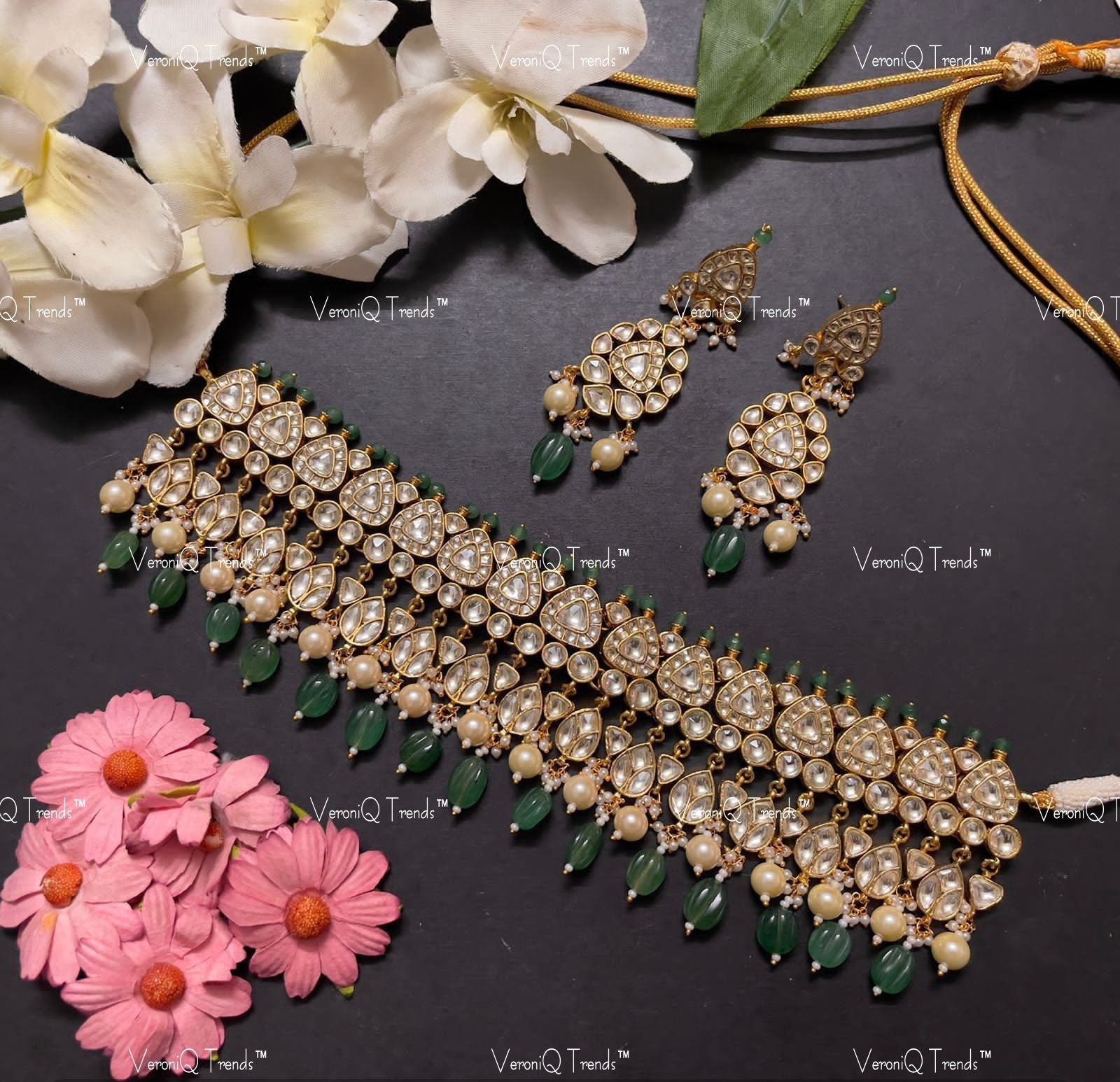 VeroniQ Trends-Gold Plated Kundan Jadau Pachi Kundan Choker Necklace With Green Beads Pachi Kundan-Gold Plated-Wedding Jewellery-Punjabi Jewellery-South Indian-Thappa Jewellery