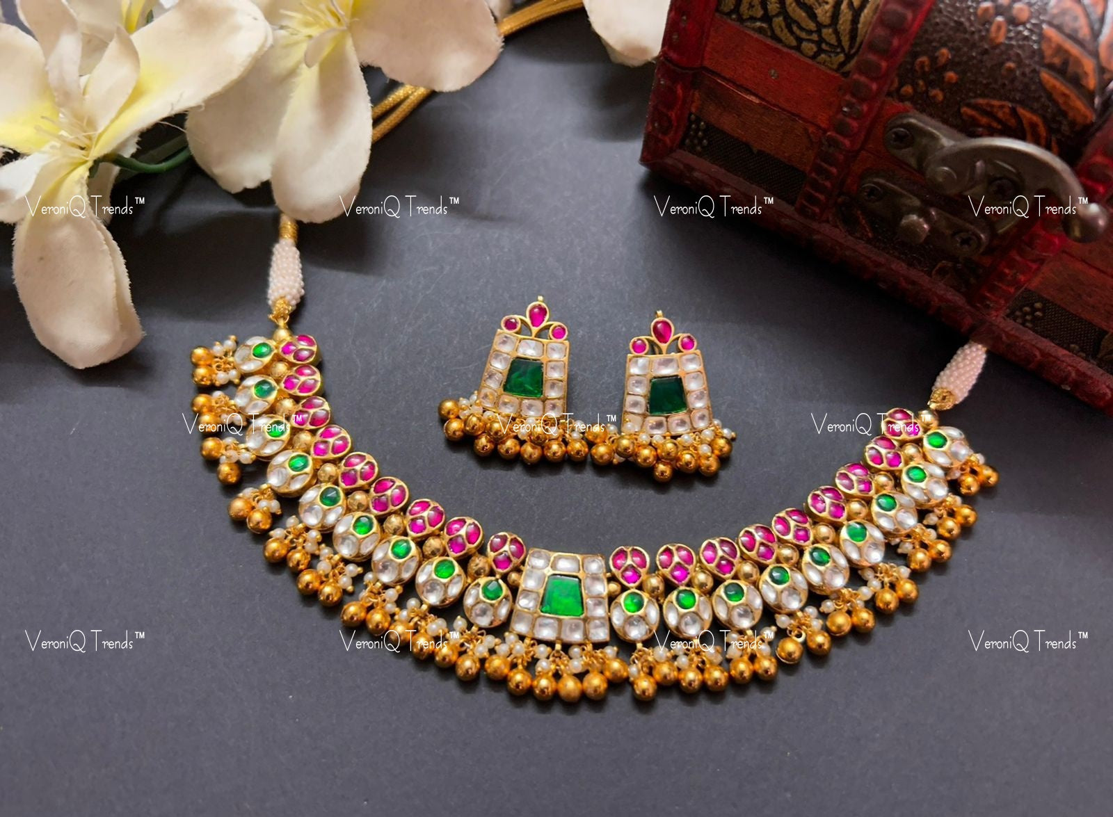 VeroniQ Trends-Elegant Kemp Stone Gold Plated Pachi Kundan Choker Necklace Pachi Kundan-Gold Plated-Wedding Jewellery-Punjabi Jewellery-South Indian-Thappa Jewellery
