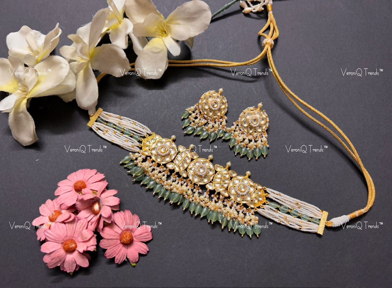 VeroniQ Trends-Kundan Jadau With Green Beads Gold Plated Pachi Kundan Choker Necklace Pachi Kundan-Gold Plated-Wedding Jewellery-Punjabi Jewellery-South Indian-Thappa Jewellery