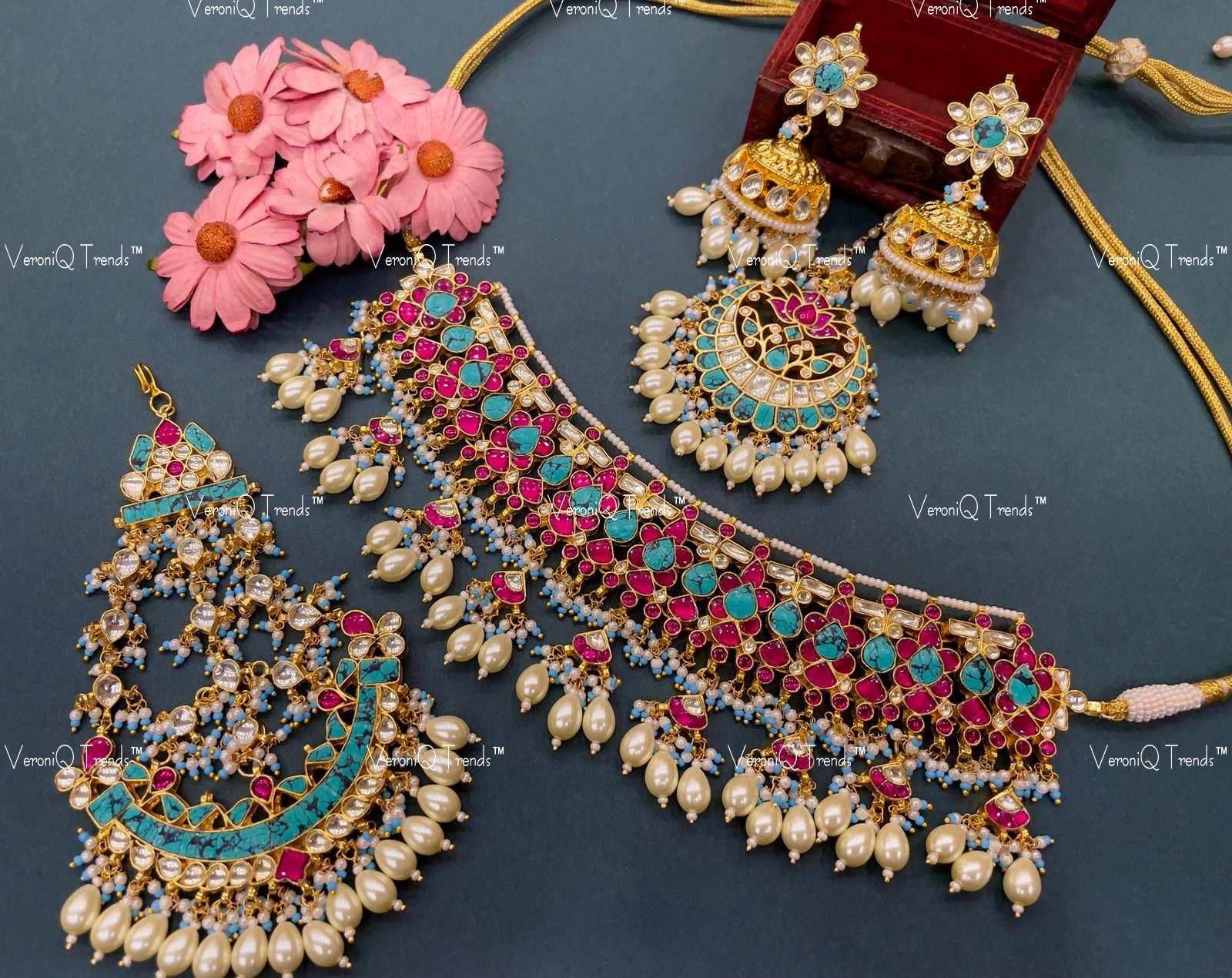VeroniQ Trends-Traditional Kemp Stone Gold Plated Pachi Kundan Necklace Set With Passa Maang Tika and Earrings Pachi Kundan-Gold Plated-Wedding Jewellery-Punjabi Jewellery-South Indian-Thappa Jewellery