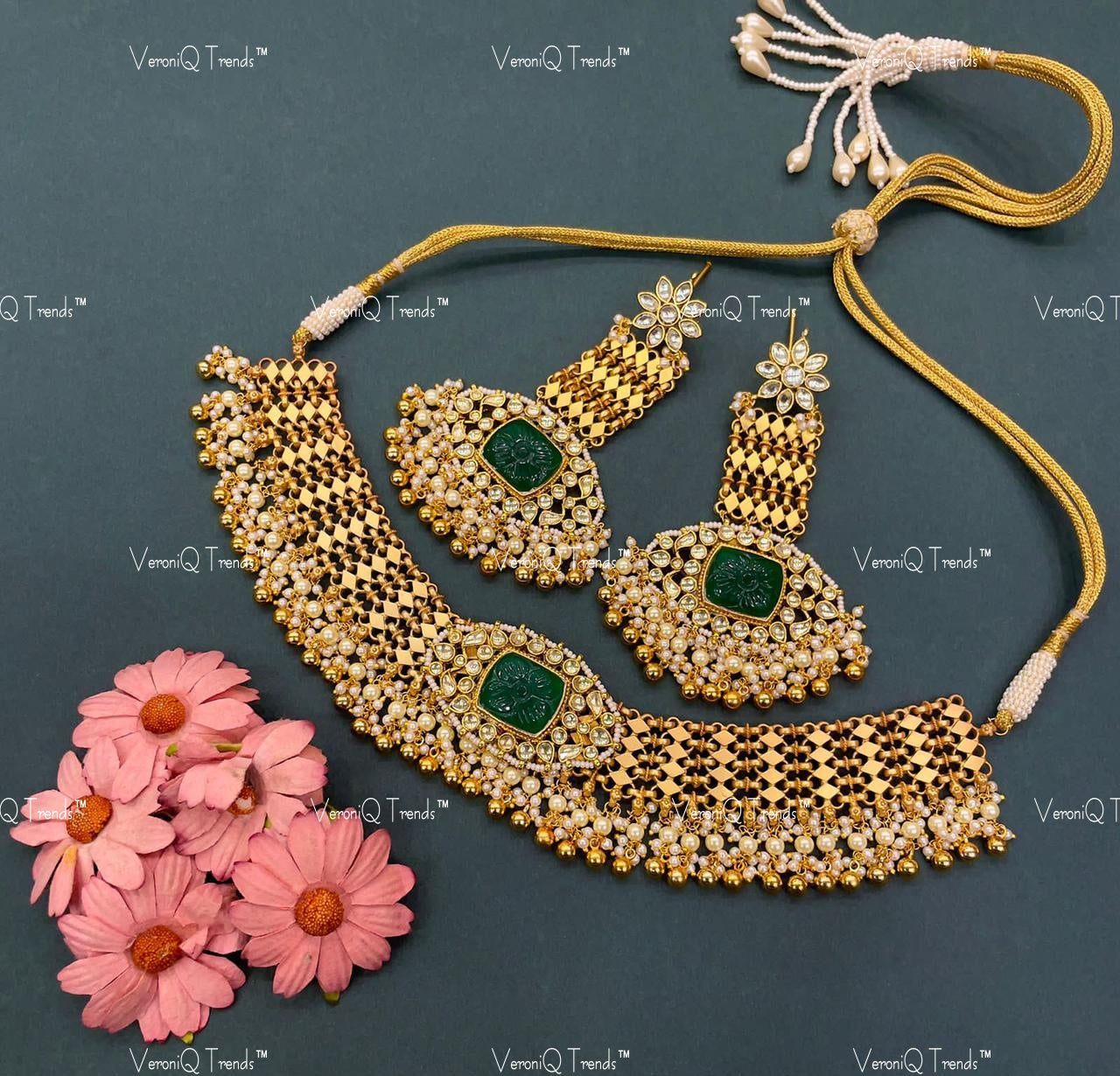 VeroniQ Trends-Emerald Green Stone Gold Plated Pachi Kundan Choker Necklace Pachi Kundan-Gold Plated-Wedding Jewellery-Punjabi Jewellery-South Indian-Thappa Jewellery