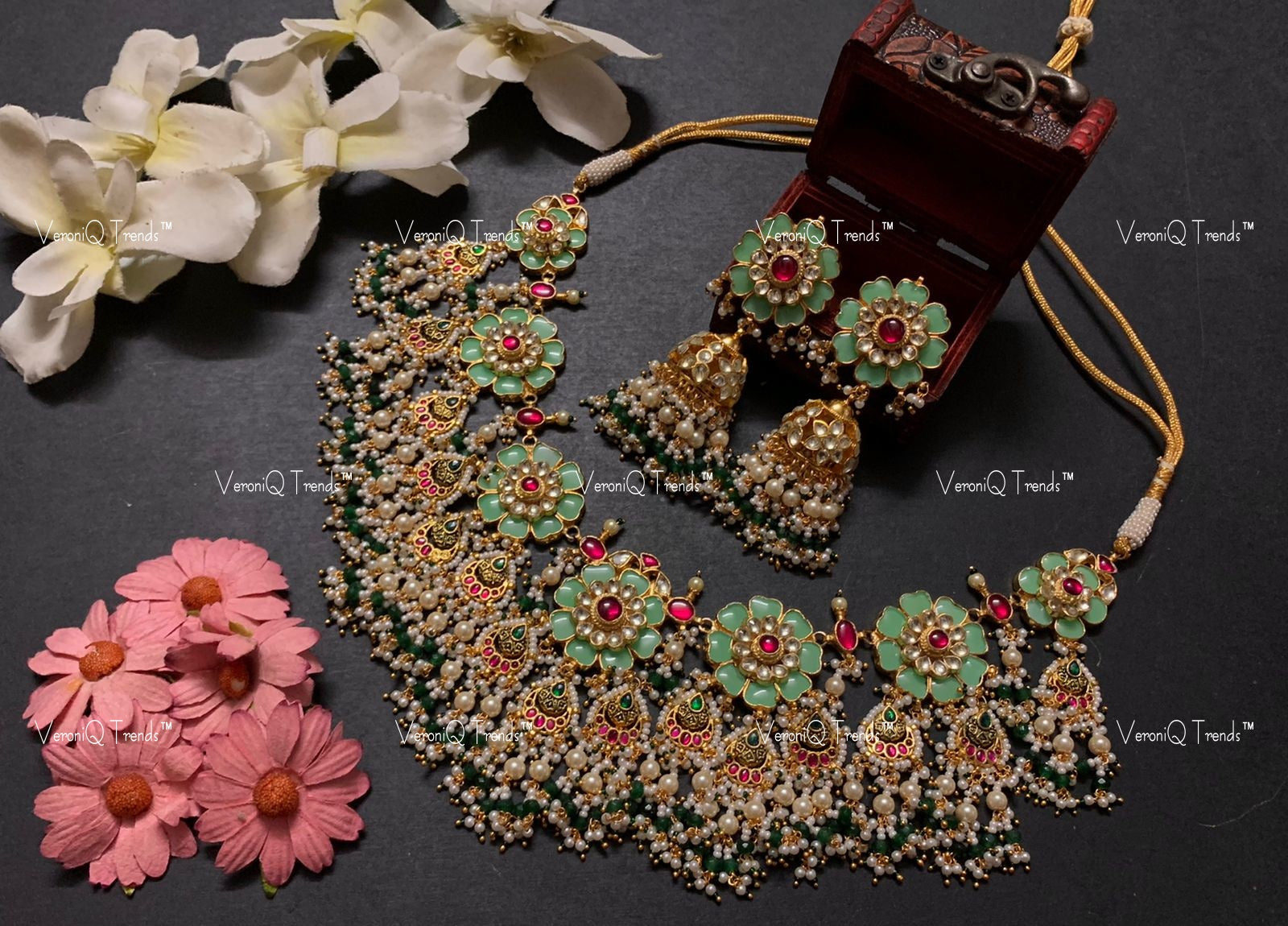 VeroniQ Trends-Traditional Kemp Stone Gold Plated Pachi Kundan Choker Necklace Pachi Kundan-Gold Plated-Wedding Jewellery-Punjabi Jewellery-South Indian-Thappa Jewellery