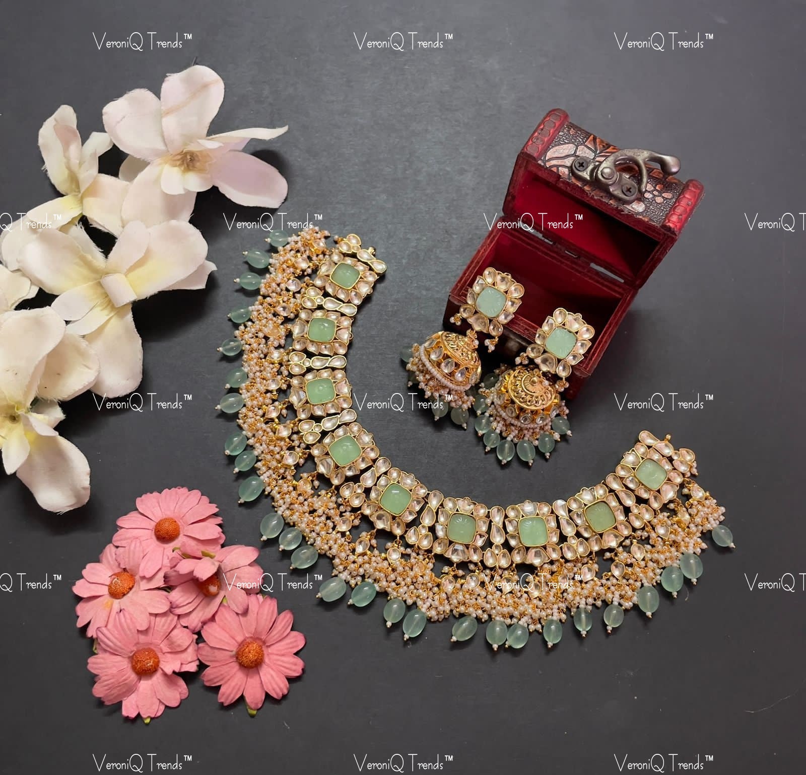 VeroniQ Trends-Traditional Mint Green Stone Gold Plated Pachi Kundan Choker Necklace Pachi Kundan-Gold Plated-Wedding Jewellery-Punjabi Jewellery-South Indian-Thappa Jewellery