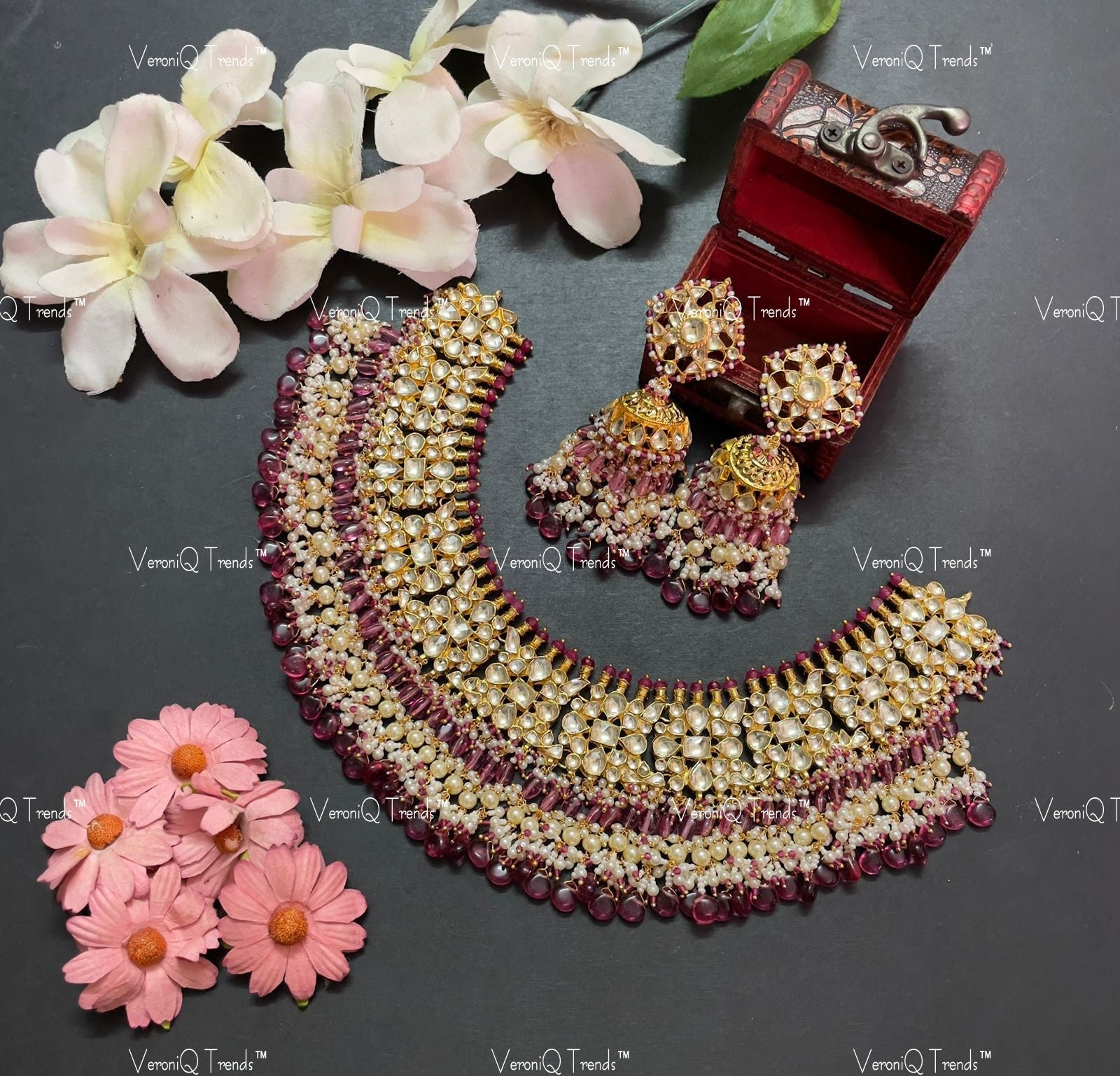 VeroniQ Trends-Rajwadi Style Gold Plated Kemp Stone And Pachi Kundan Necklace Pachi Kundan-Gold Plated-Wedding Jewellery-Punjabi Jewellery-South Indian-Thappa Jewellery