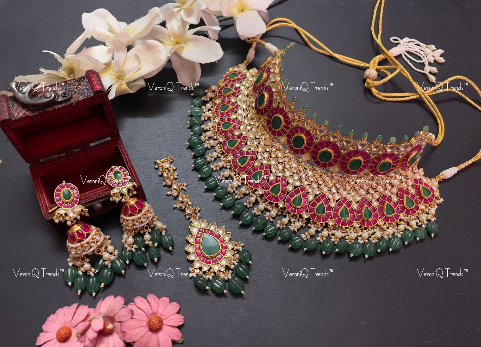 VeroniQ Trends-Bridal Gold Plated Kemp Stone Pachi Kundan Choker Necklace With Earrings and Maang Tika Pachi Kundan-Gold Plated-Wedding Jewellery-Punjabi Jewellery-South Indian-Thappa Jewellery