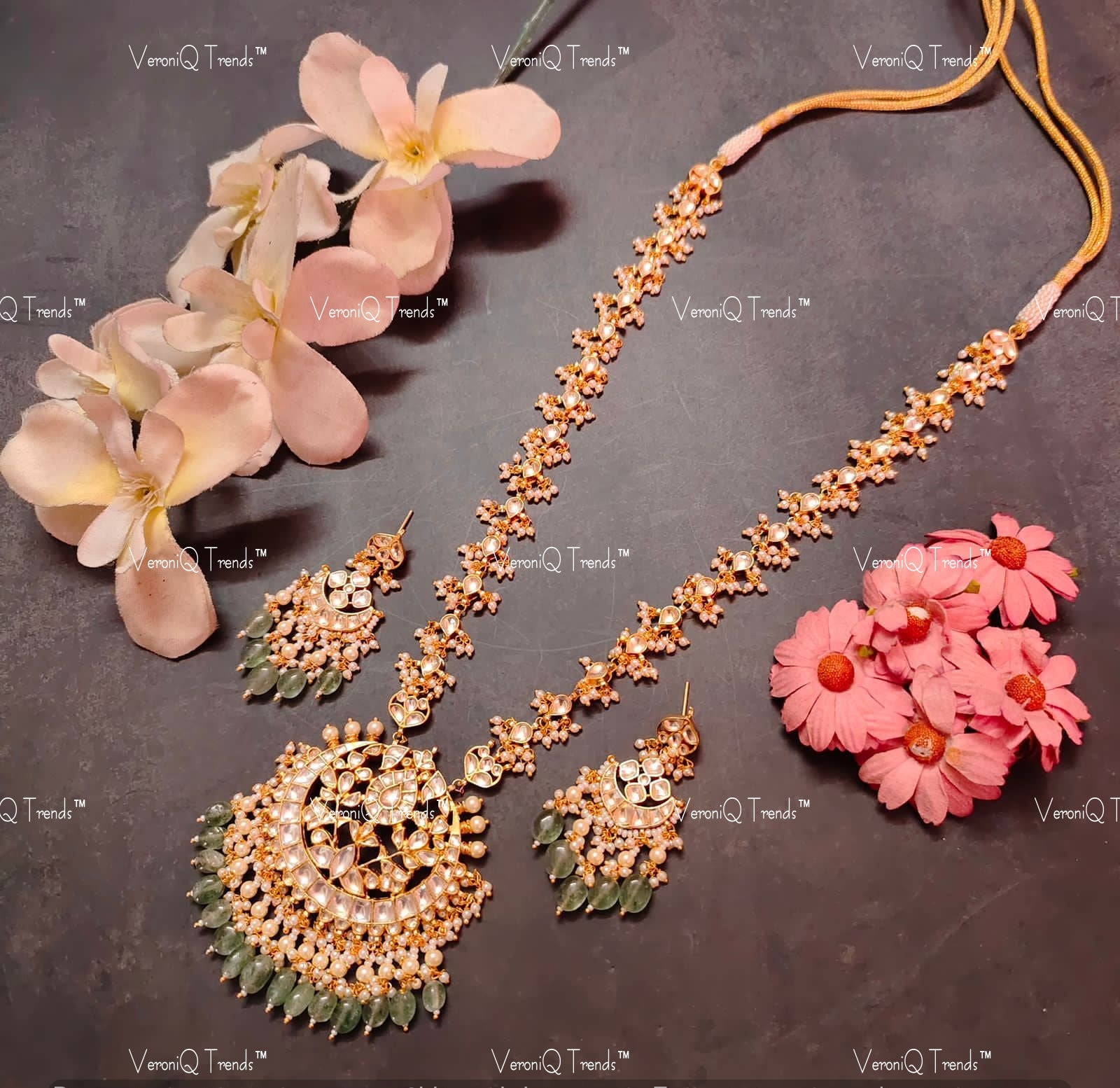 VeroniQ Trend-Royal Style Pachi Kundan Long Pendant Necklace With Beryls Beads Drops Pachi Kundan-Gold Plated-Wedding Jewellery-Punjabi Jewellery-South Indian-Thappa Jewellery