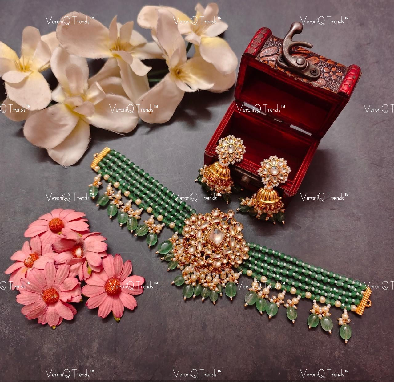 VeroniQ Trend-Emerald Green Pachi Kundan Choker Necklace Pachi Kundan-Gold Plated-Wedding Jewellery-Punjabi Jewellery-South Indian-Thappa Jewellery