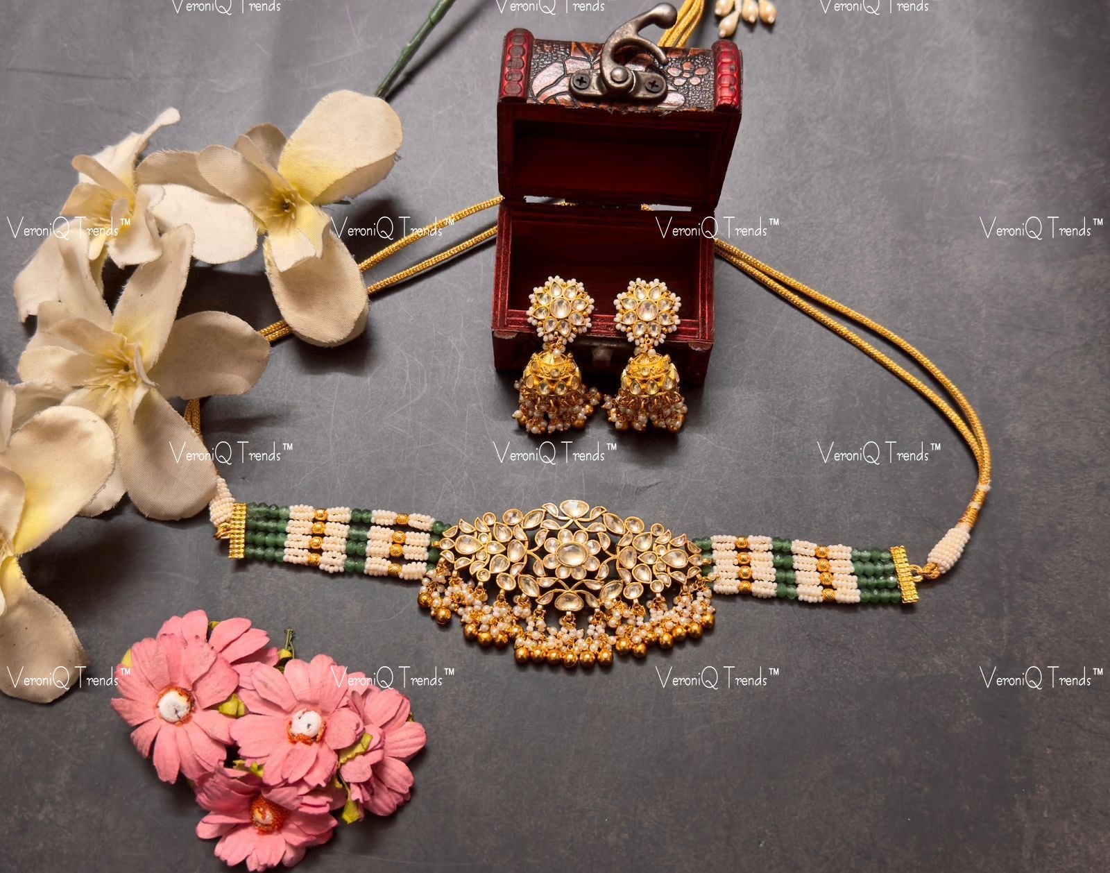 VeroniQ Trends-Traditional South Indian Style Pachi Kundan Necklace Pachi Kundan-Gold Plated-Wedding Jewellery-Punjabi Jewellery-South Indian-Thappa Jewellery