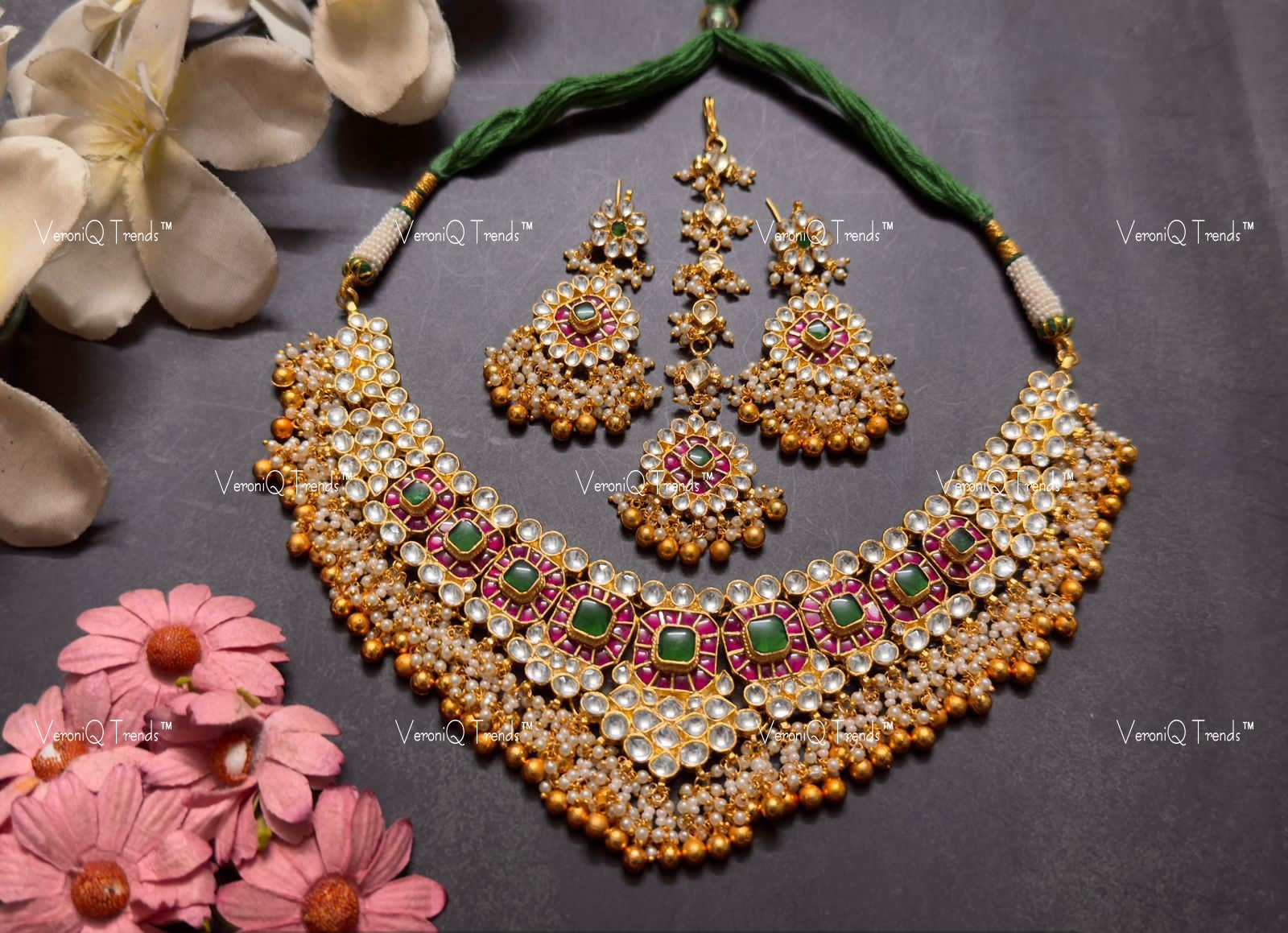 VeroniQ Trends-Bridal Kemp Stone Gold Plated Pachi Kundan Necklace With Earrings And Maang Tika Pachi Kundan-Gold Plated-Wedding Jewellery-Punjabi Jewellery-South Indian-Thappa Jewellery