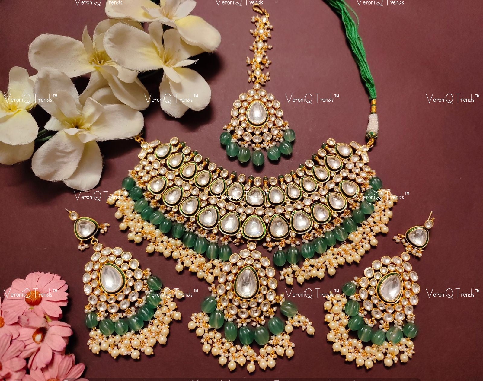 VeroniQ Trends-Bridal Green Carved Kundan and Green Beads Gold Plated Pachi Kundan Necklace With Earrings And Maang Tika Pachi Kundan-Gold Plated-Wedding Jewellery-Punjabi Jewellery-South Indian-Thappa Jewellery