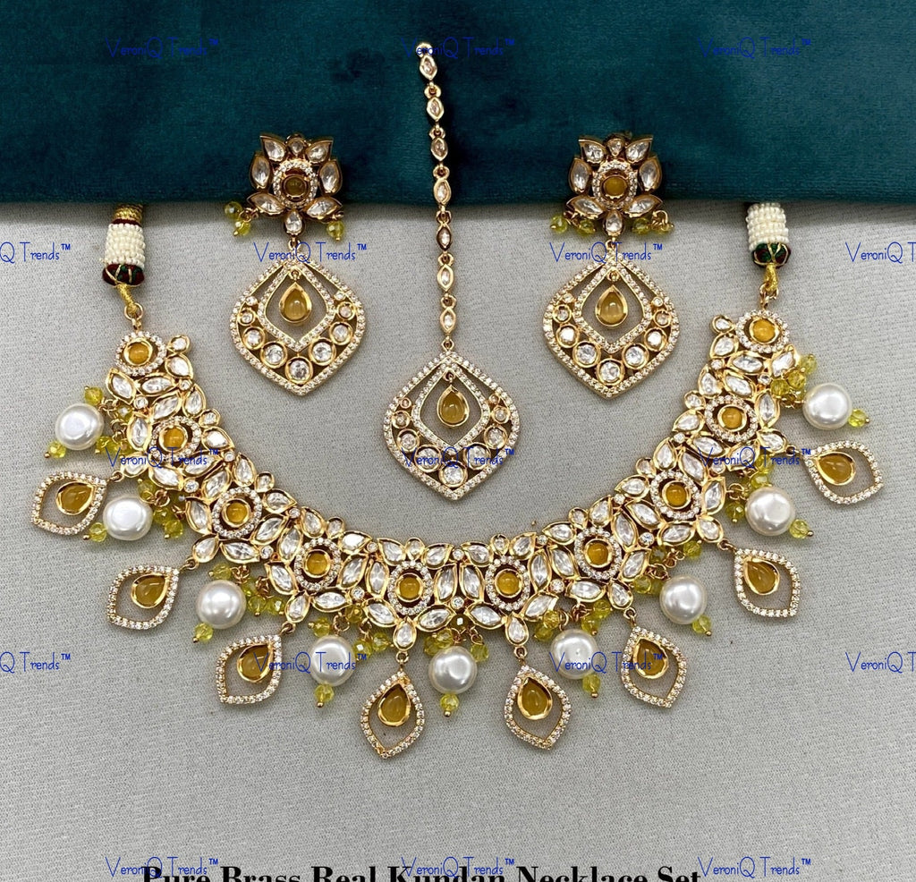 VeroniQ Trends-Beautiful Gold Plated Pearl and Kundan Polki Choker Necklace With Maang Tika and Earrings Kundan-Gold Plated-Wedding Jewellery-Punjabi Jewellery-South Indian-Thappa Jewellery