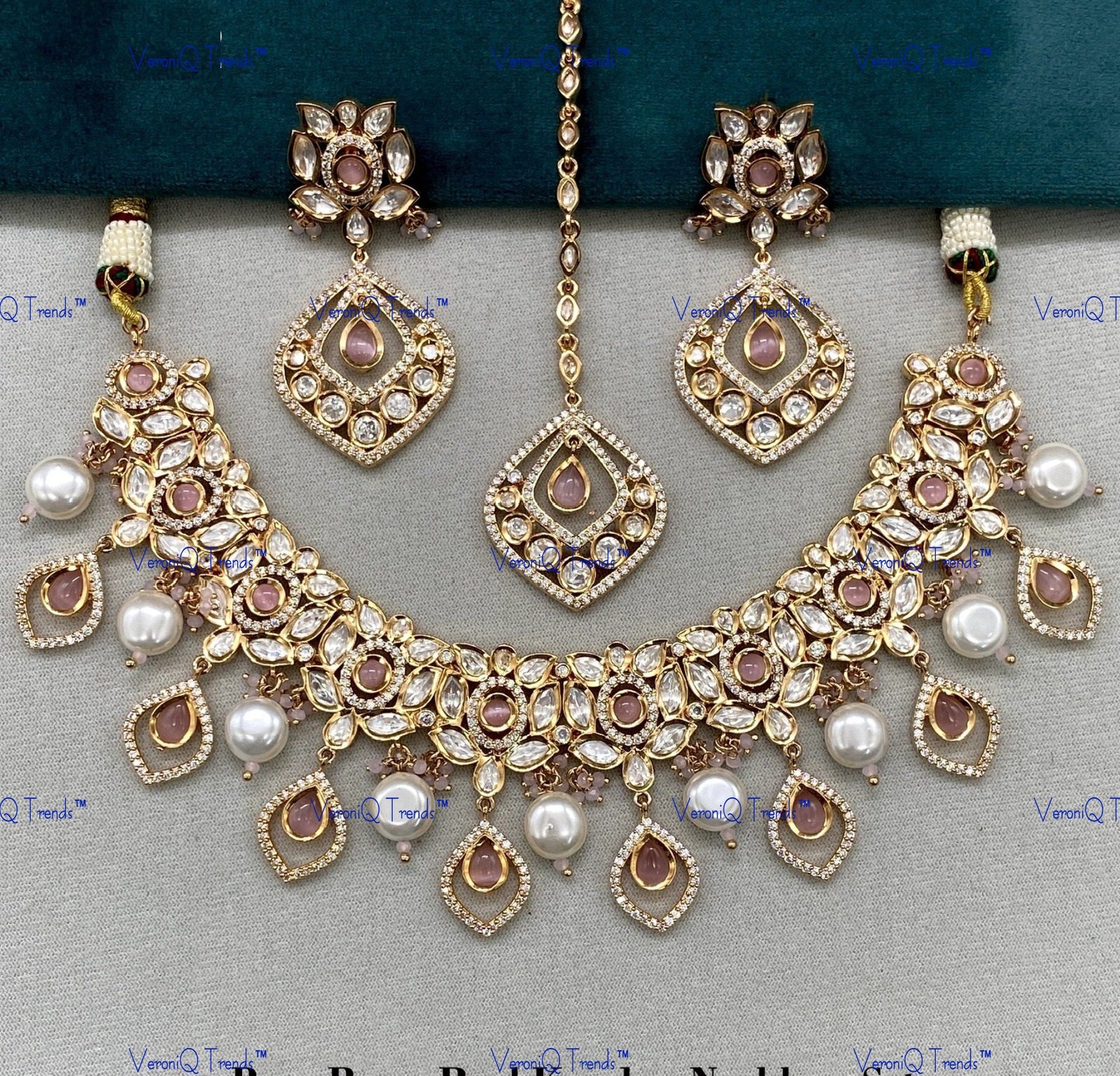 VeroniQ Trends-Beautiful Gold Plated Pearl and Kundan Polki Choker Necklace With Maang Tika and Earrings Kundan-Gold Plated-Wedding Jewellery-Punjabi Jewellery-South Indian-Thappa Jewellery