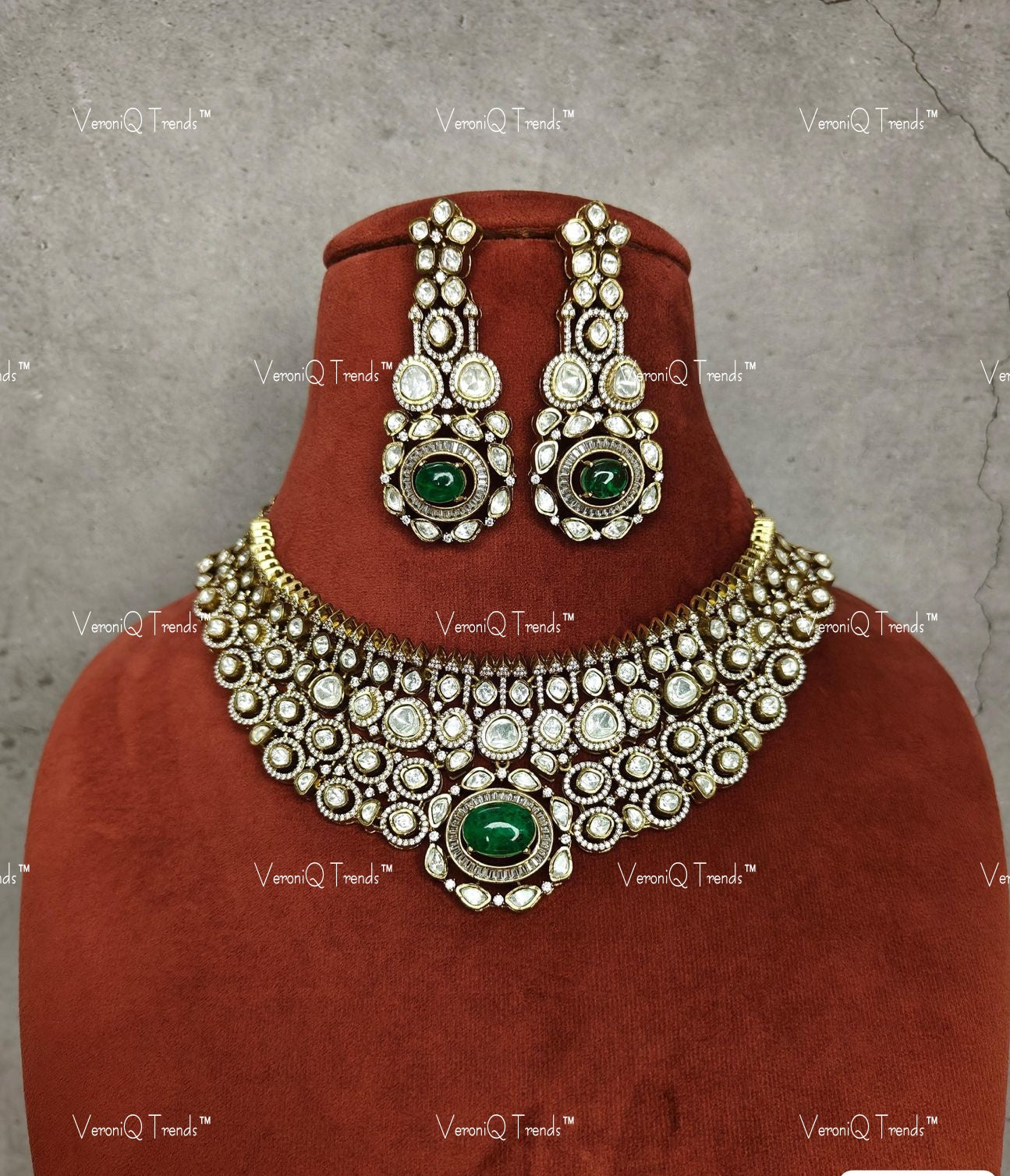 VeroniQ Trends-Traditional Victorian Emerald And Polki Choker Necklace Polki-Emerald Stone-Gold Plated-Wedding Jewellery-Punjabi Jewellery-South Indian-Thappa Jewellery