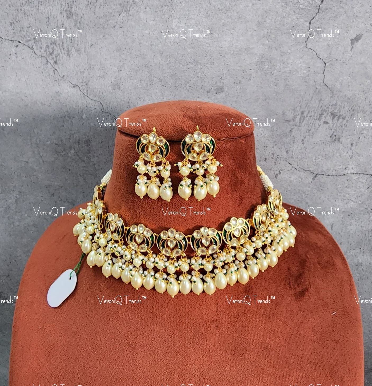 VeroniQ Trends-Green Carved Pearl Polki Necklace Polki-Fresh Water Pearl-Gold Plated-Wedding Jewellery-Punjabi Jewellery-South Indian-Thappa Jewellery